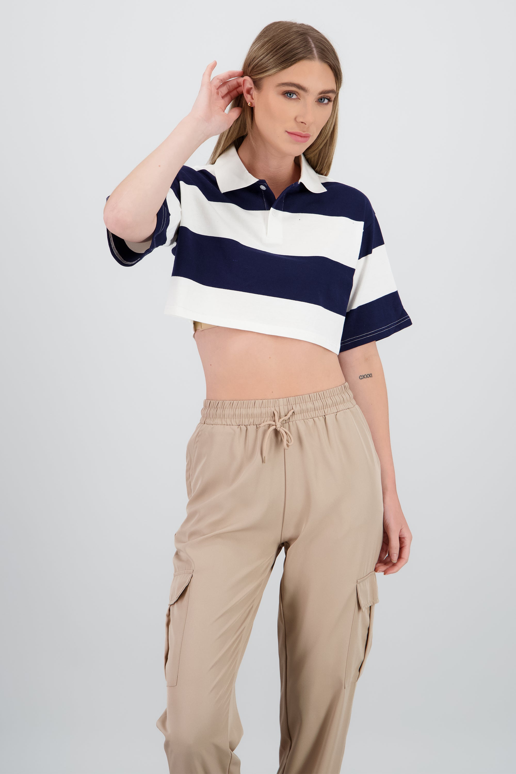 T-shirt crop cuello polo detalle rayas MARINO COMBO