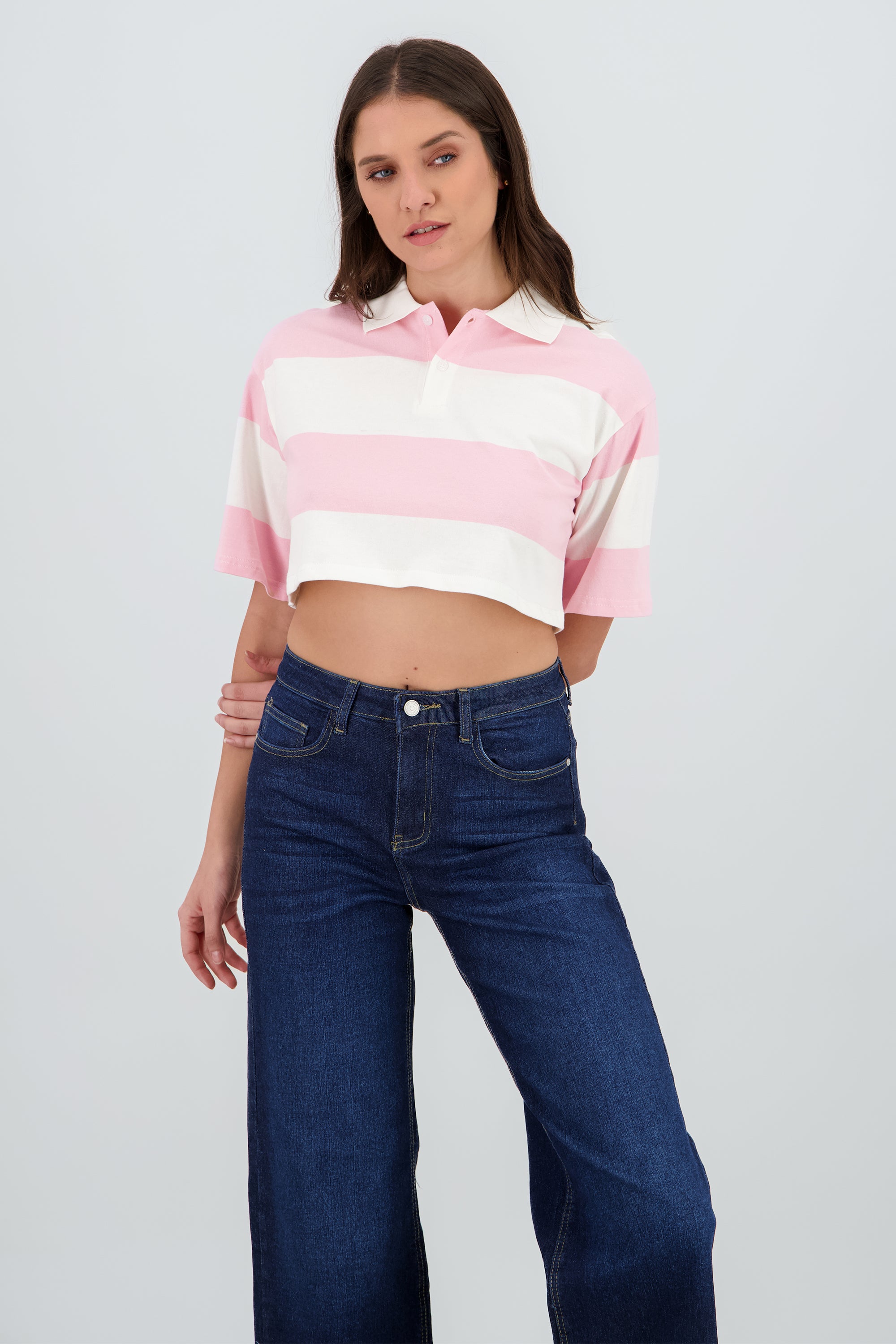 T-shirt crop cuello polo detalle rayas ROSA COMBO