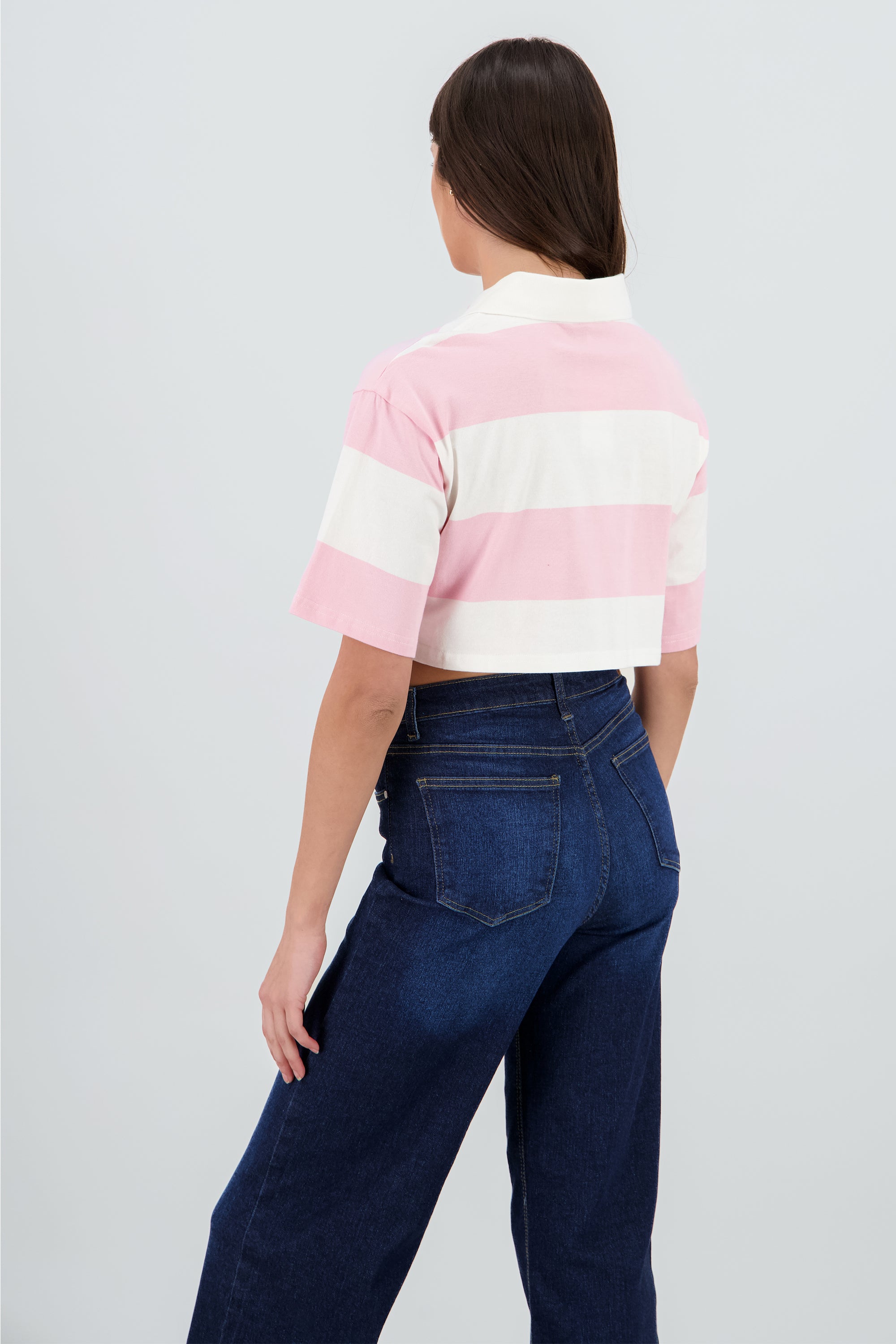 T-shirt crop cuello polo detalle rayas ROSA COMBO