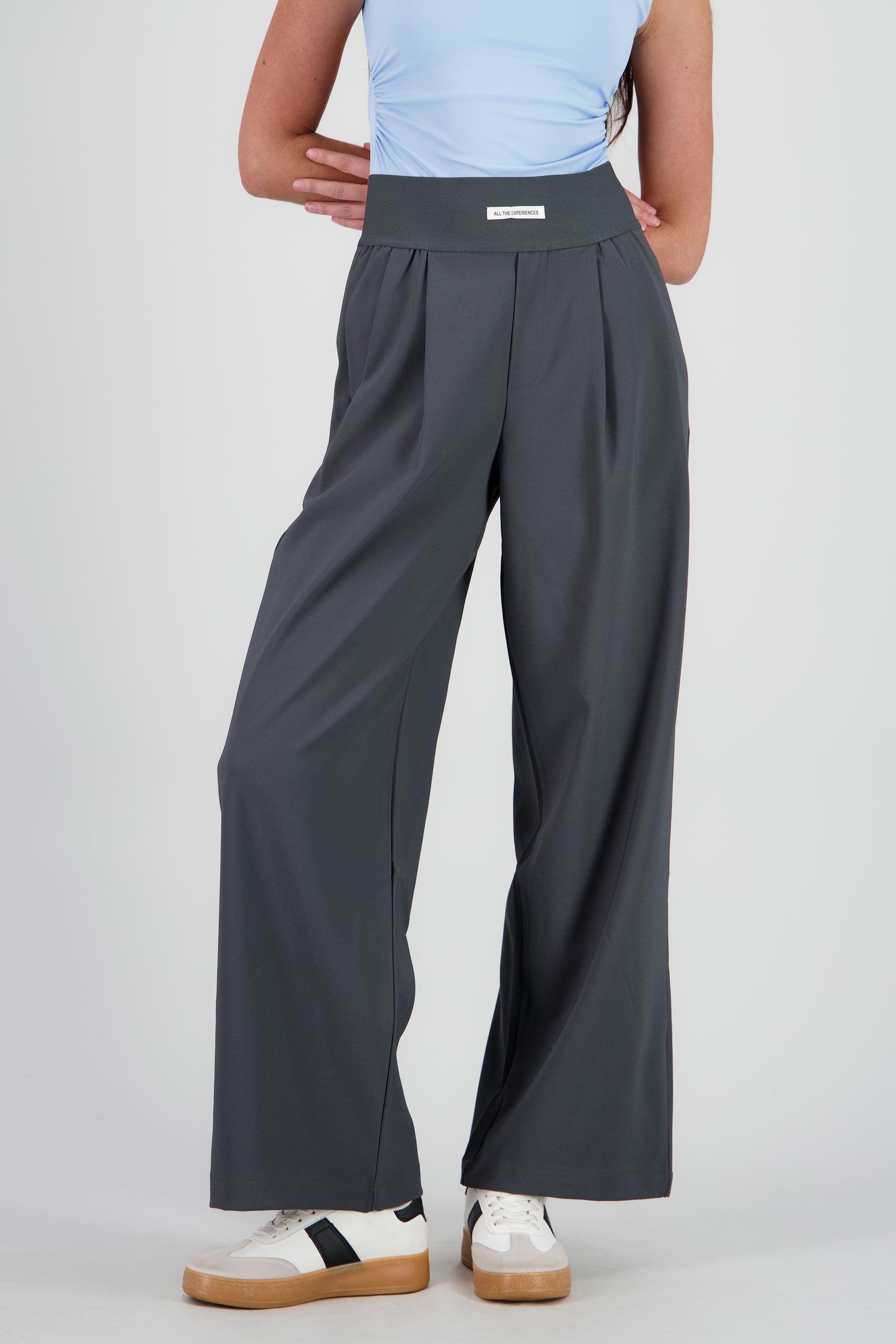 Pantalon wide leg detalle resorte GRIS