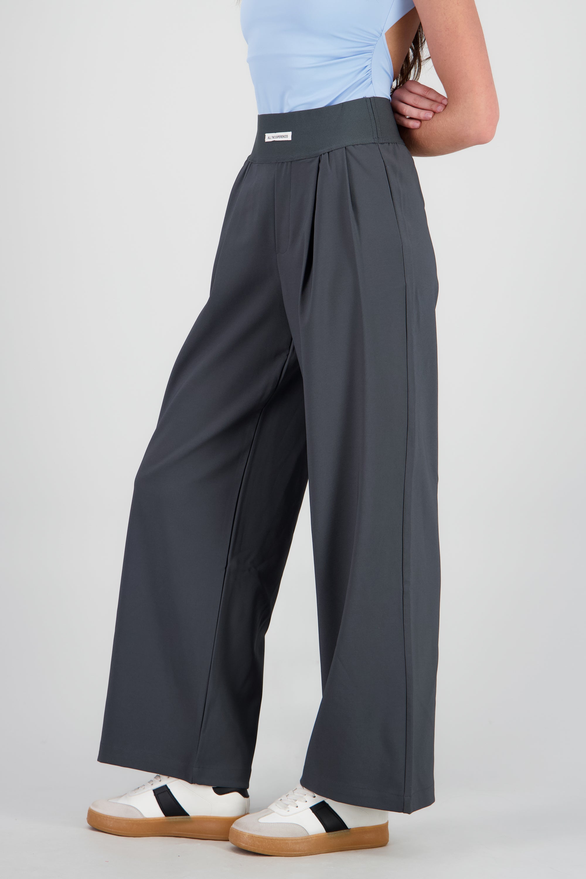 Pantalon wide leg detalle resorte GRIS