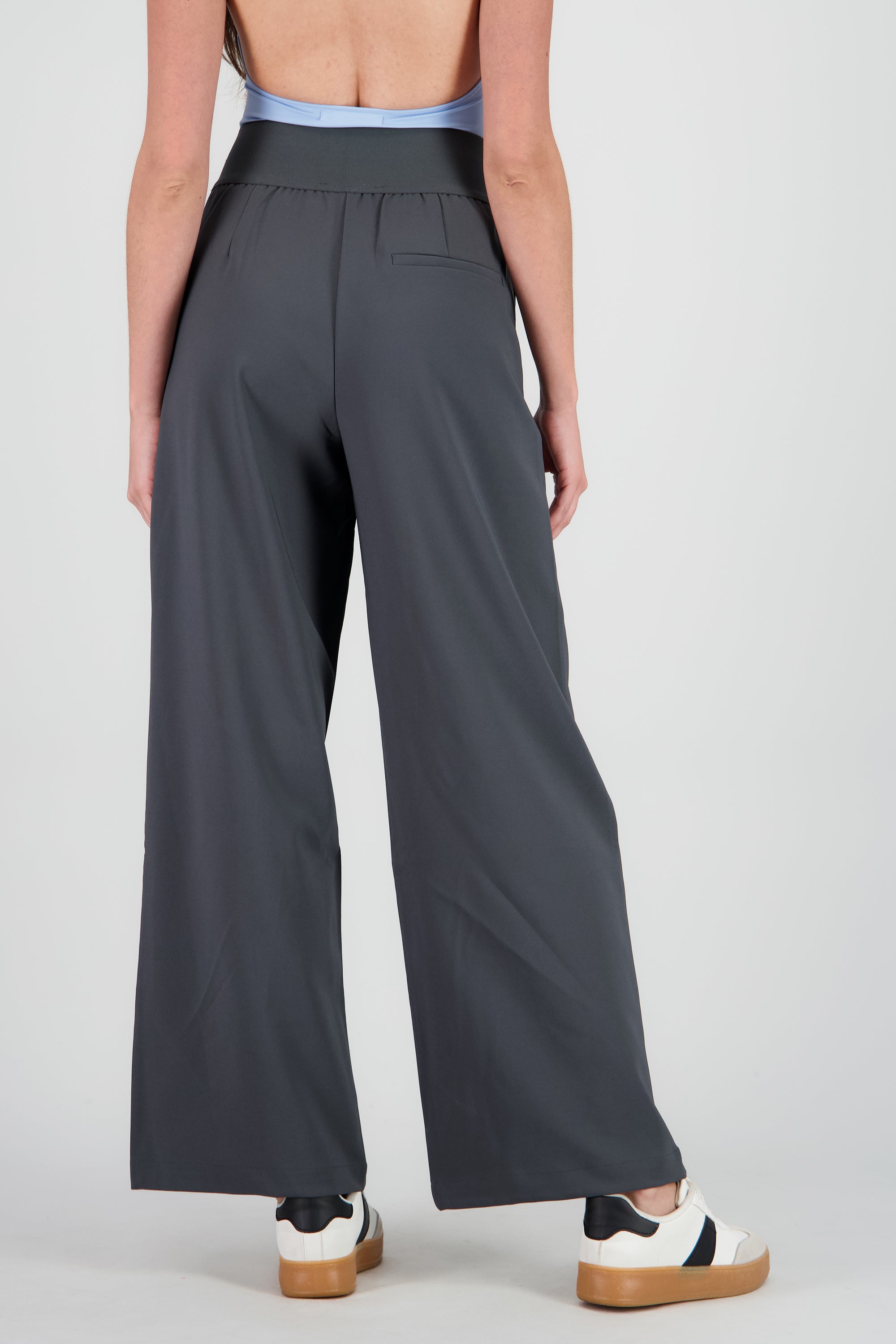 Pantalon wide leg detalle resorte GRIS