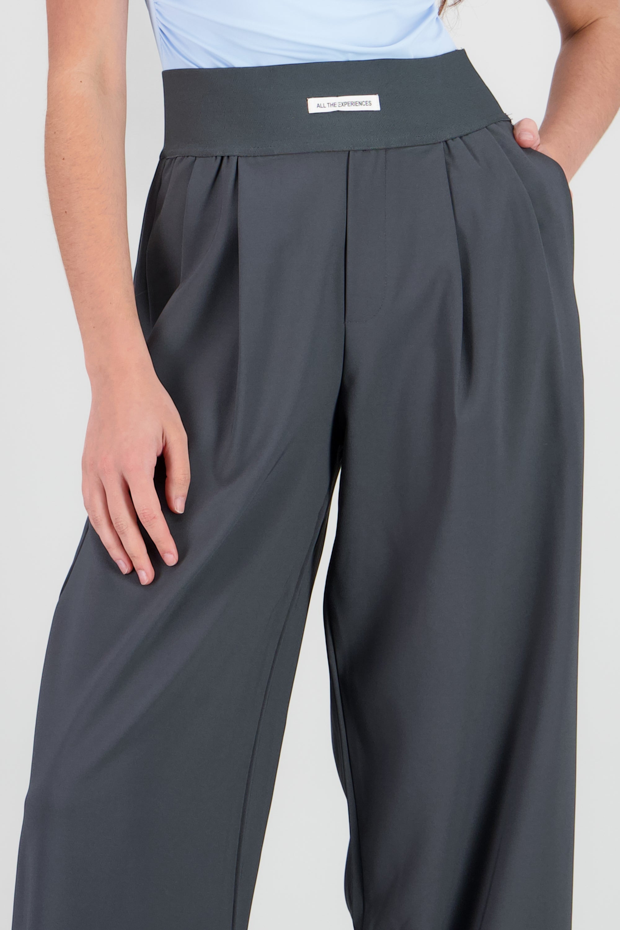 Pantalon wide leg detalle resorte GRIS