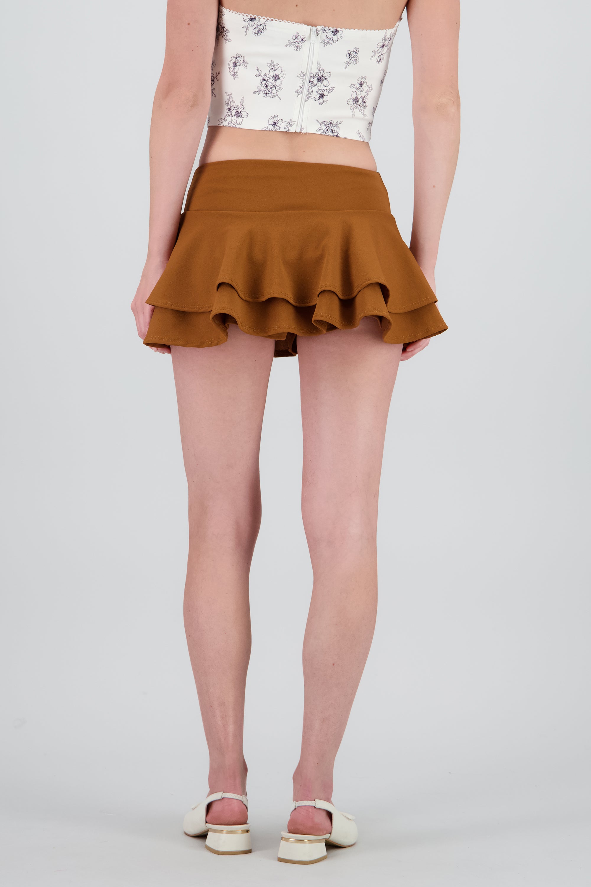 Falda triple olan CAFE
