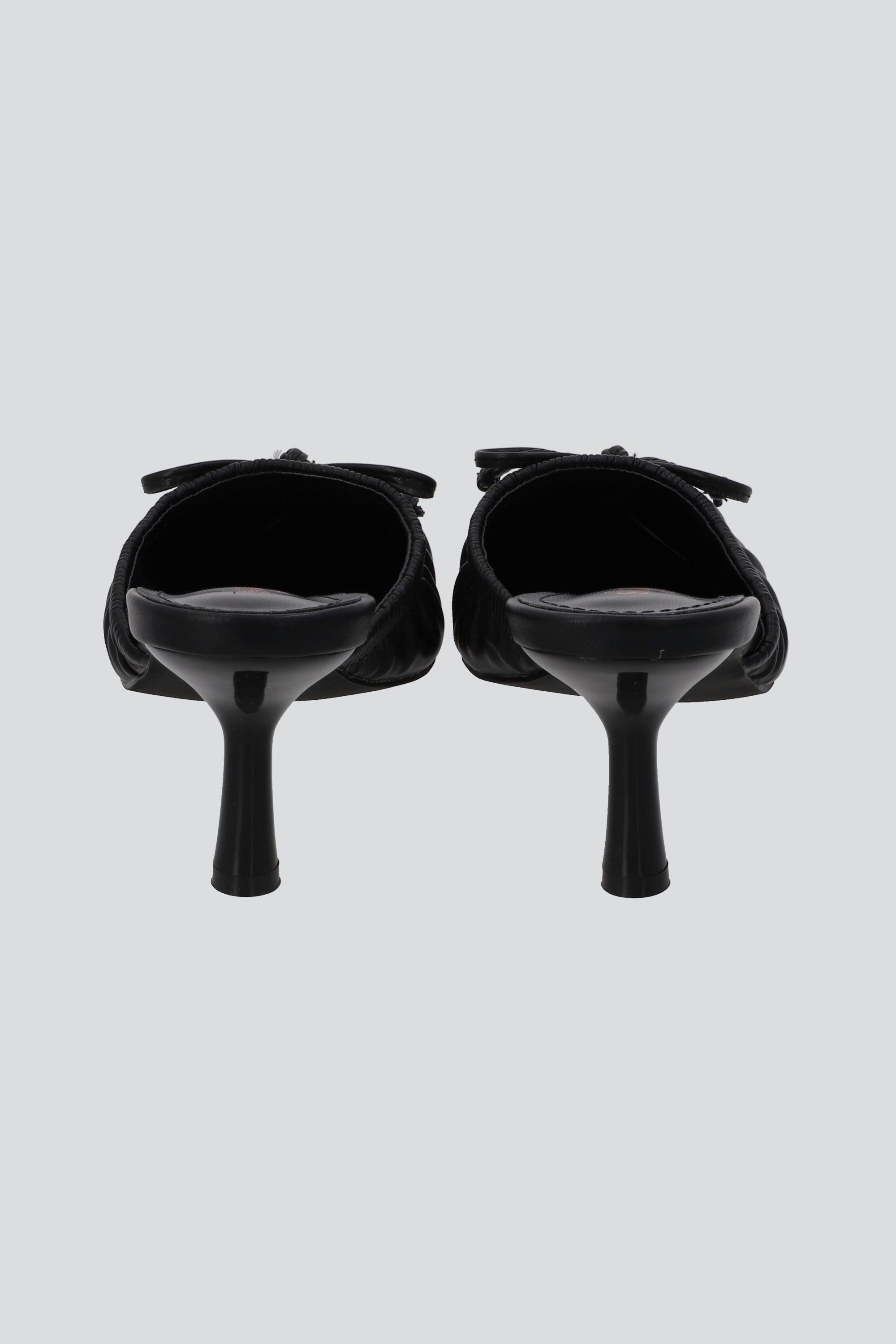 Tacon pointy plisado moño NEGRO