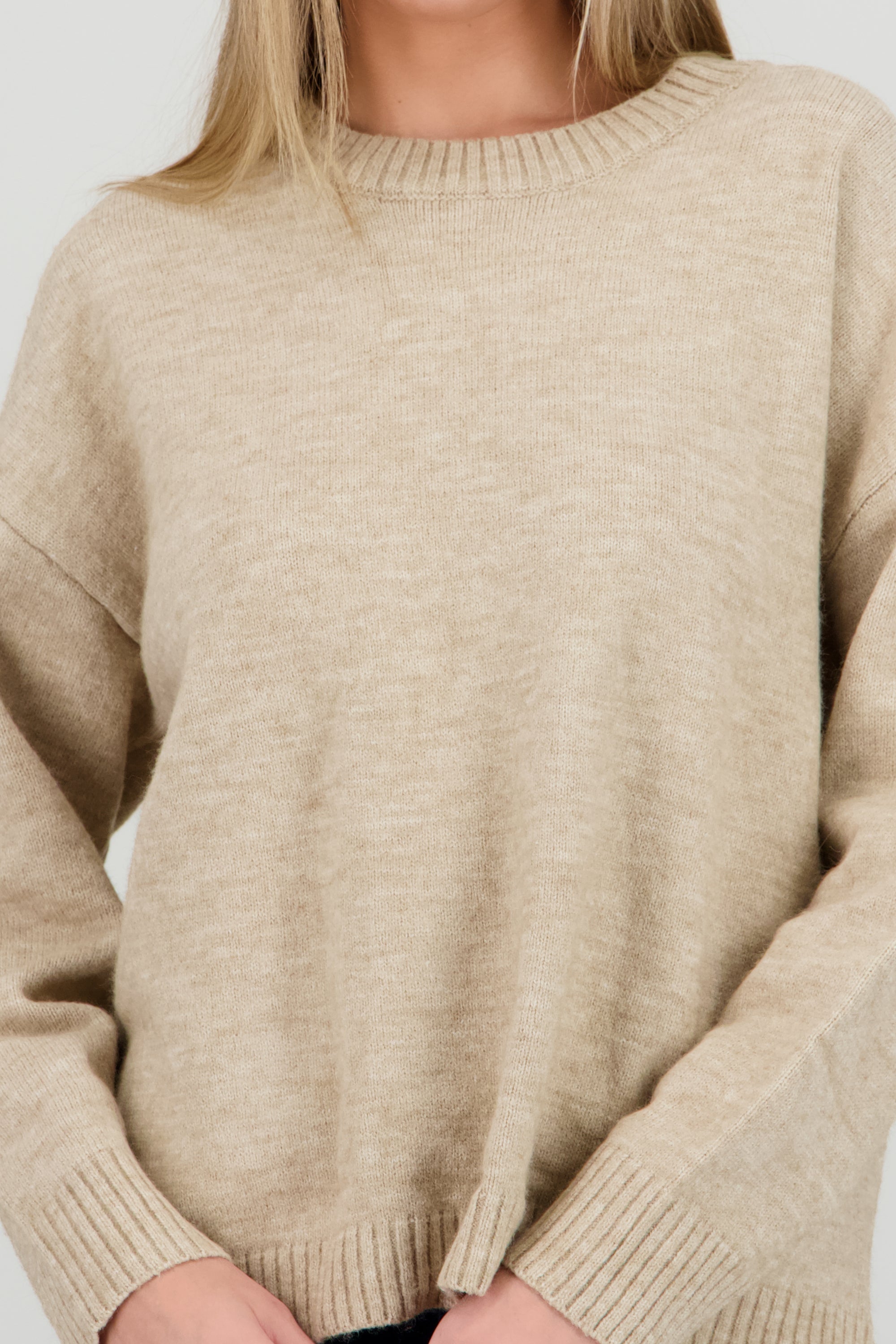 Sueter  cuello redondo liso BEIGE
