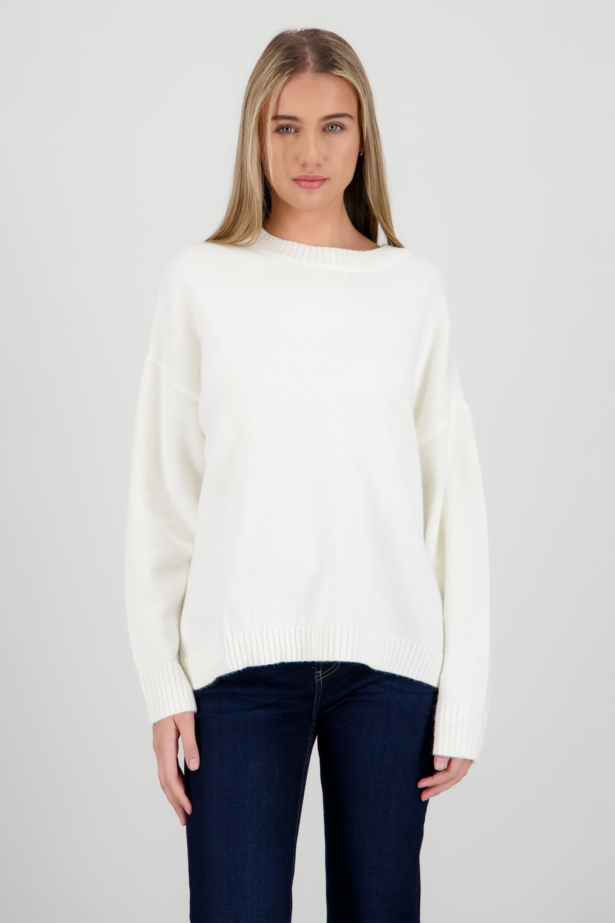 Sueter  cuello redondo liso CREMA
