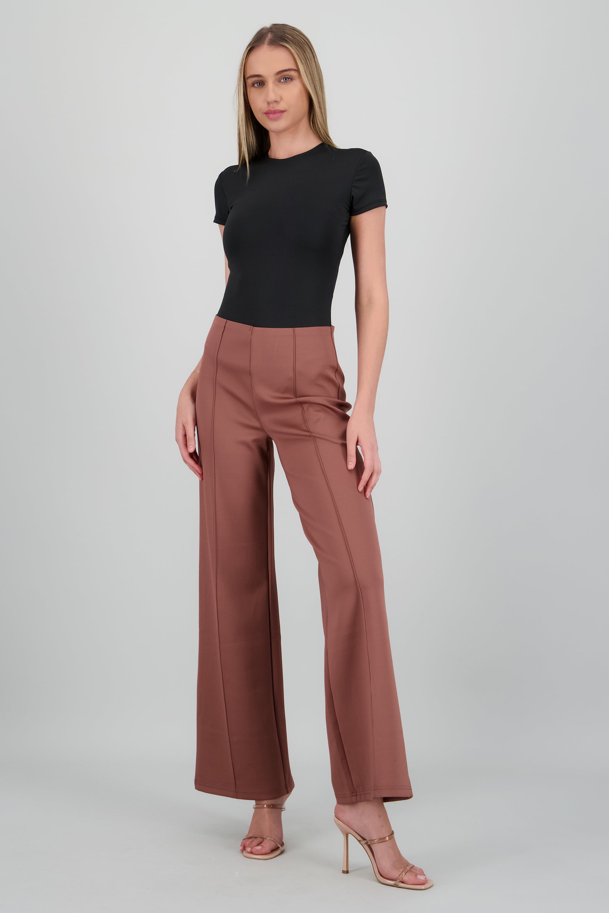 Pantalon recto detalle costura MARSALA