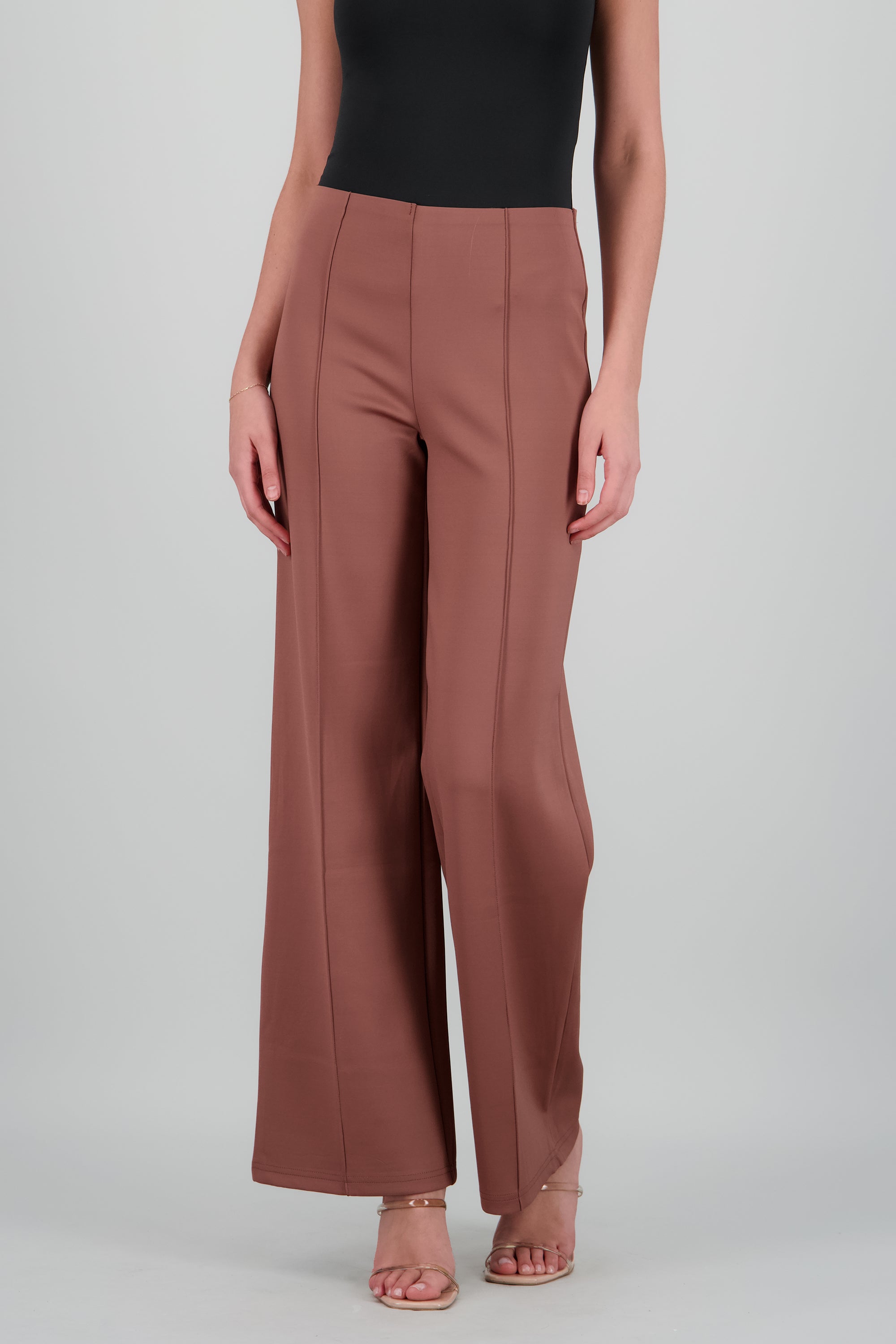Pantalon recto detalle costura MARSALA