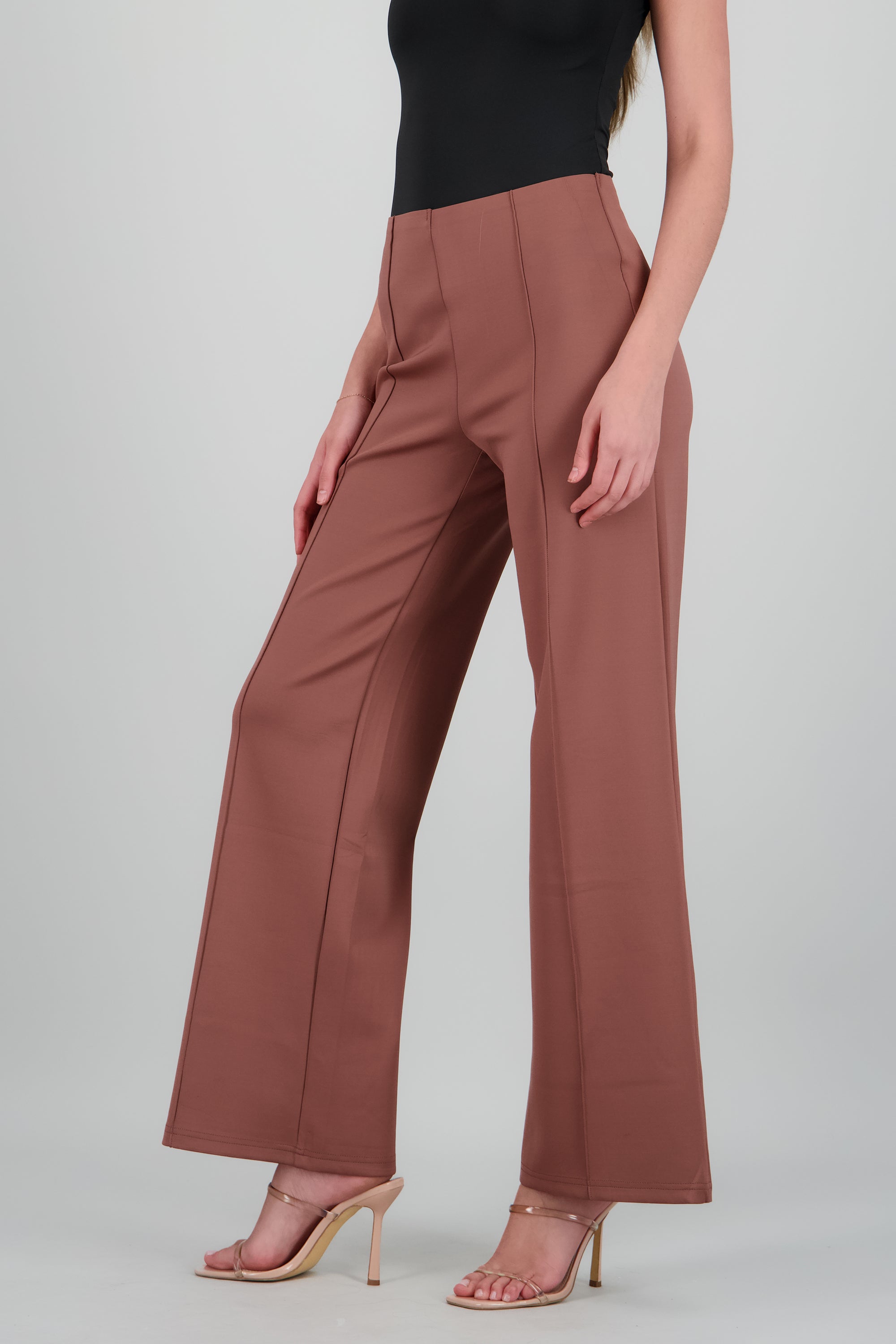 Pantalon recto detalle costura MARSALA