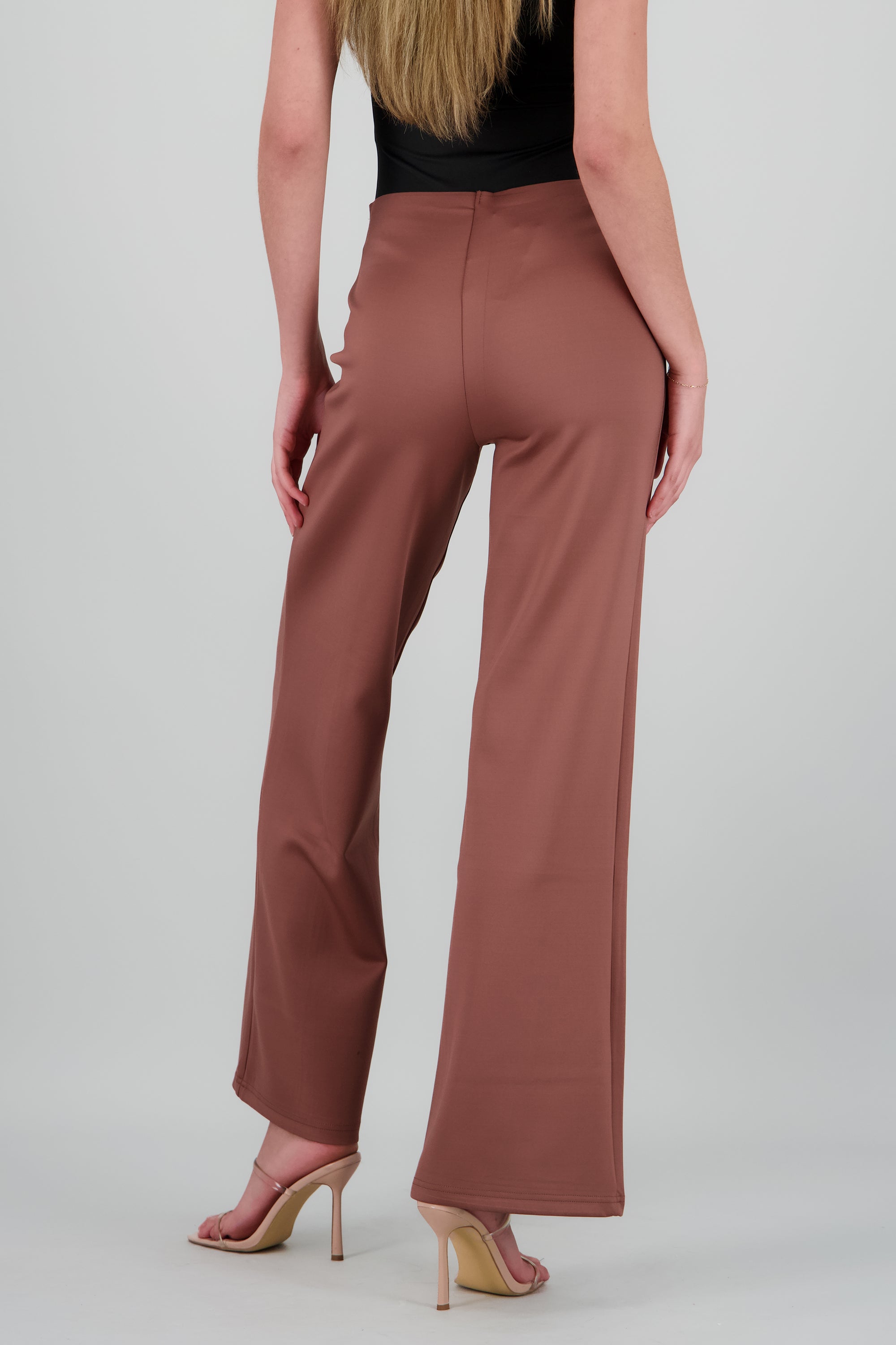 Pantalon recto detalle costura MARSALA