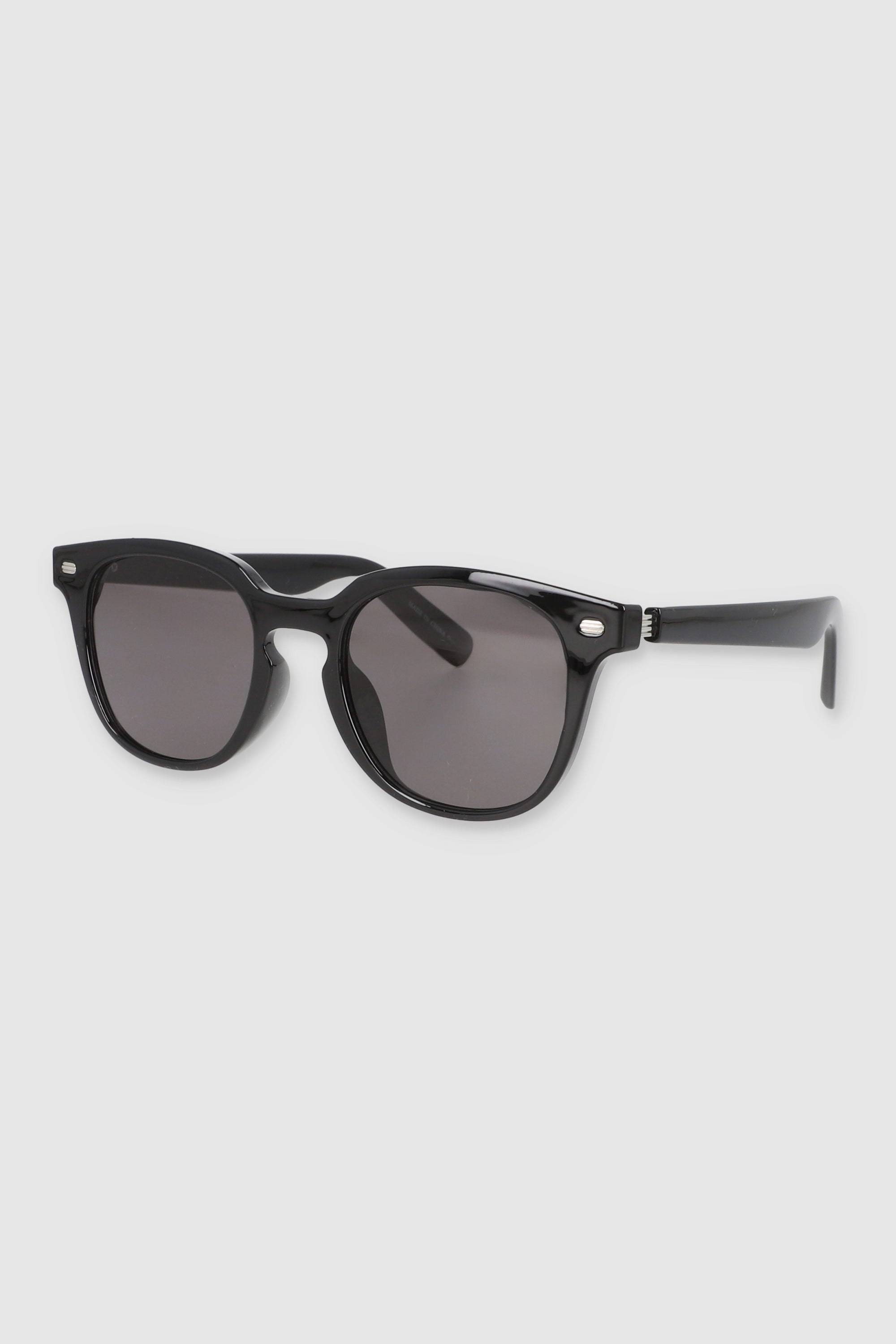 Lente wayfarer pasta delgada detalle metalico NEGRO