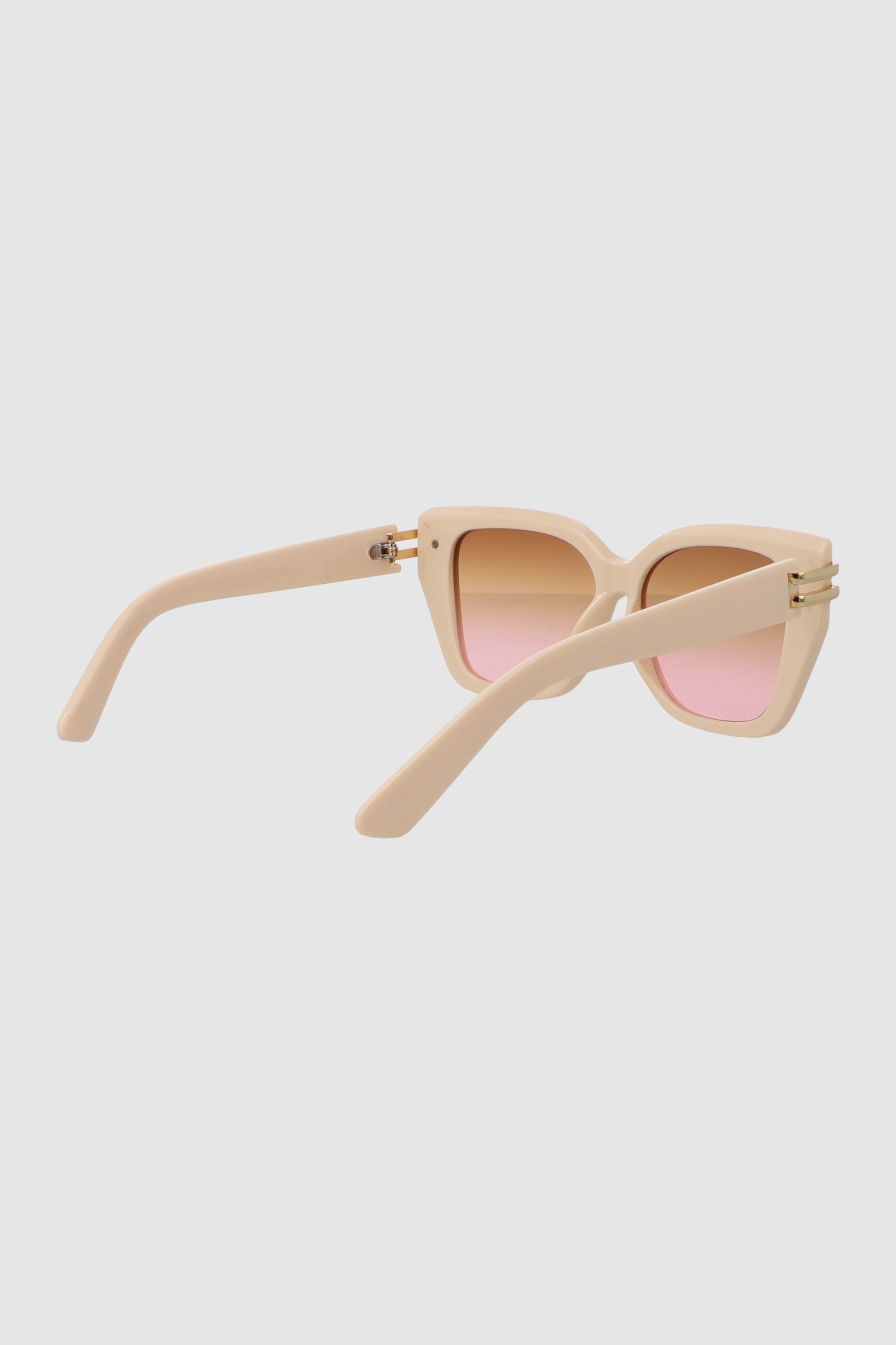 Lente cuadrado cateye con detalle metalico CREMA