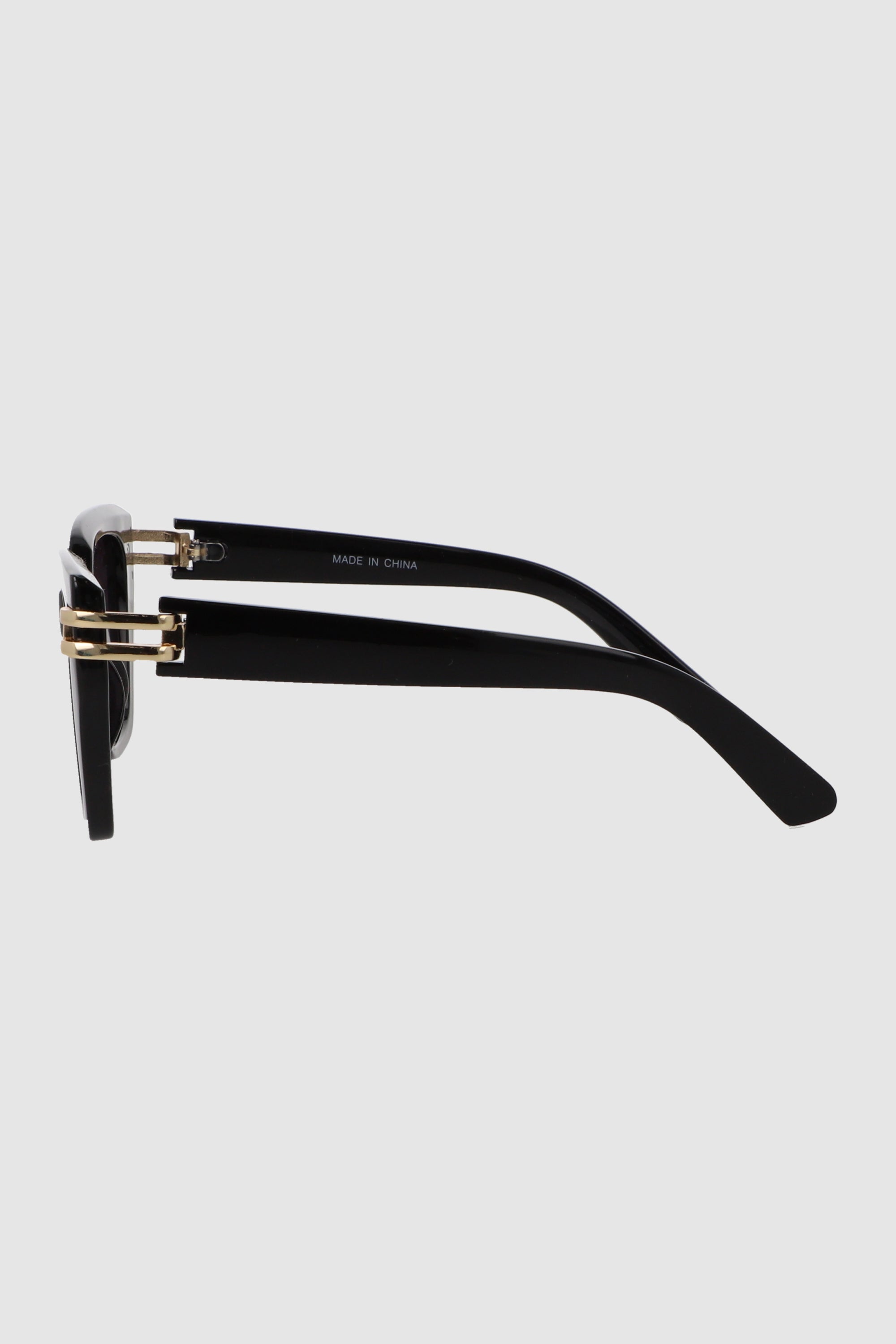Lente cuadrado cateye con detalle metalico NEGRO