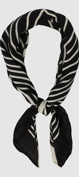 BLACK/WHITE
