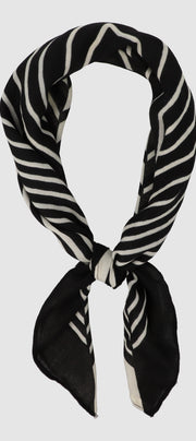 BLACK/WHITE