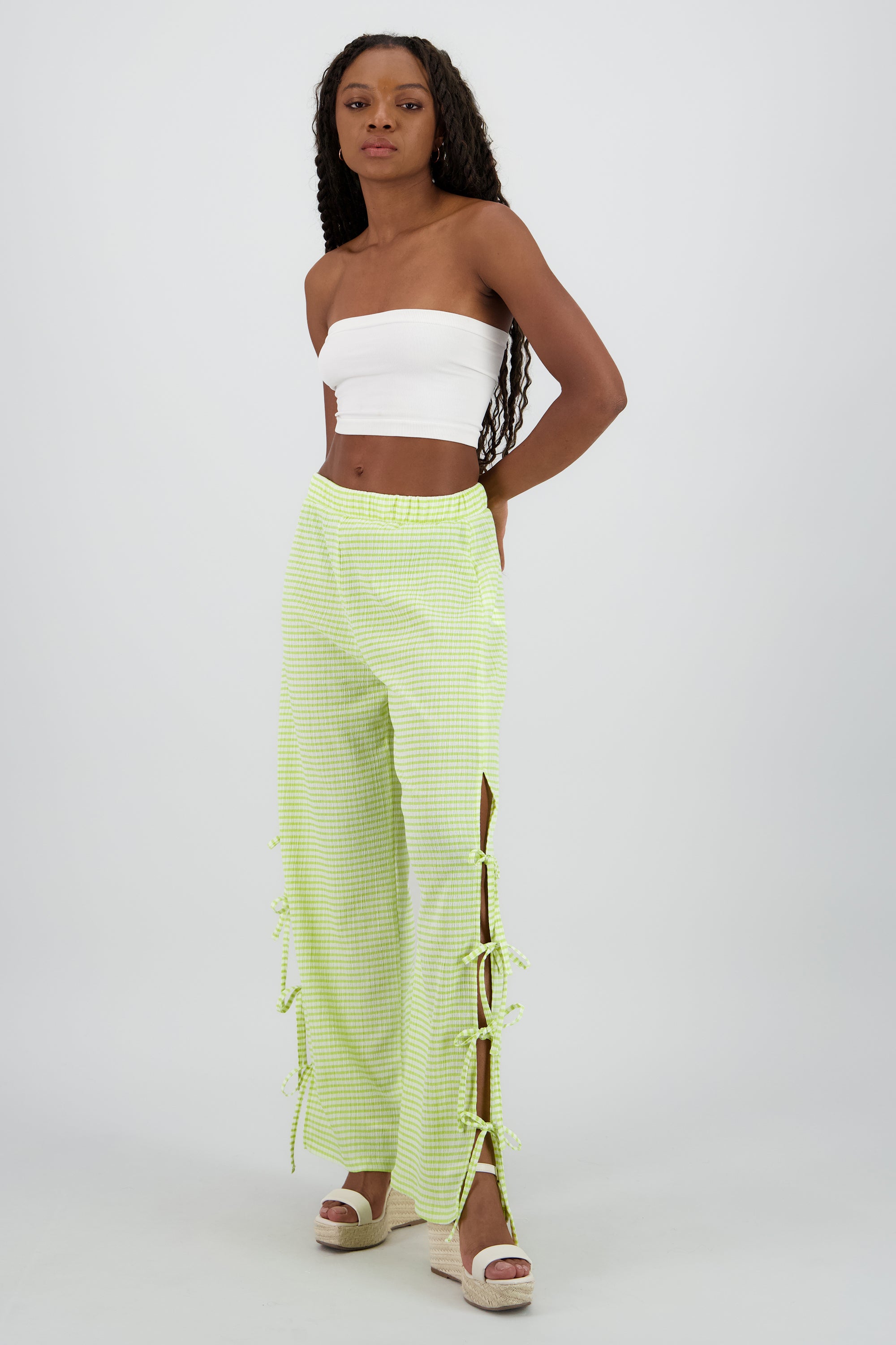 APPLE GREEN