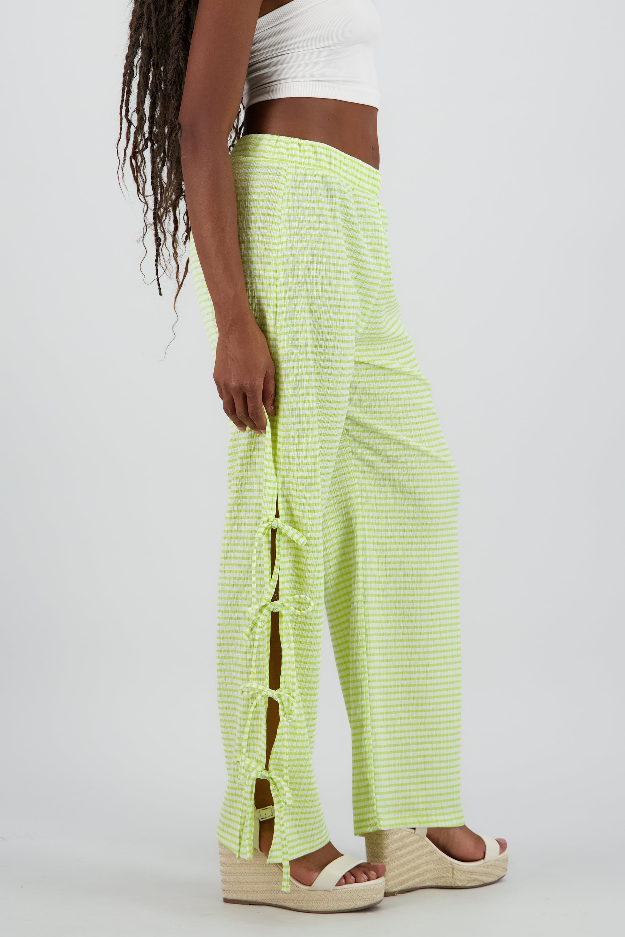 APPLE GREEN