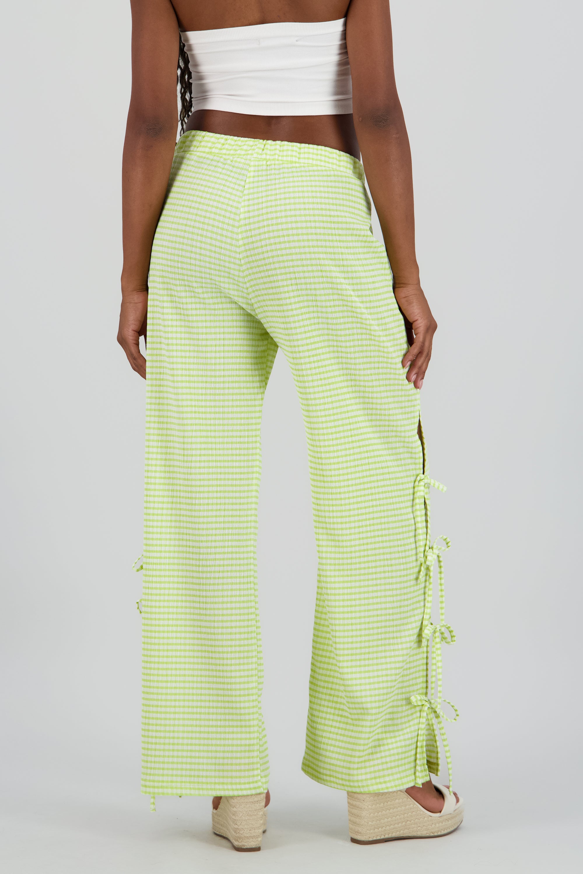 APPLE GREEN