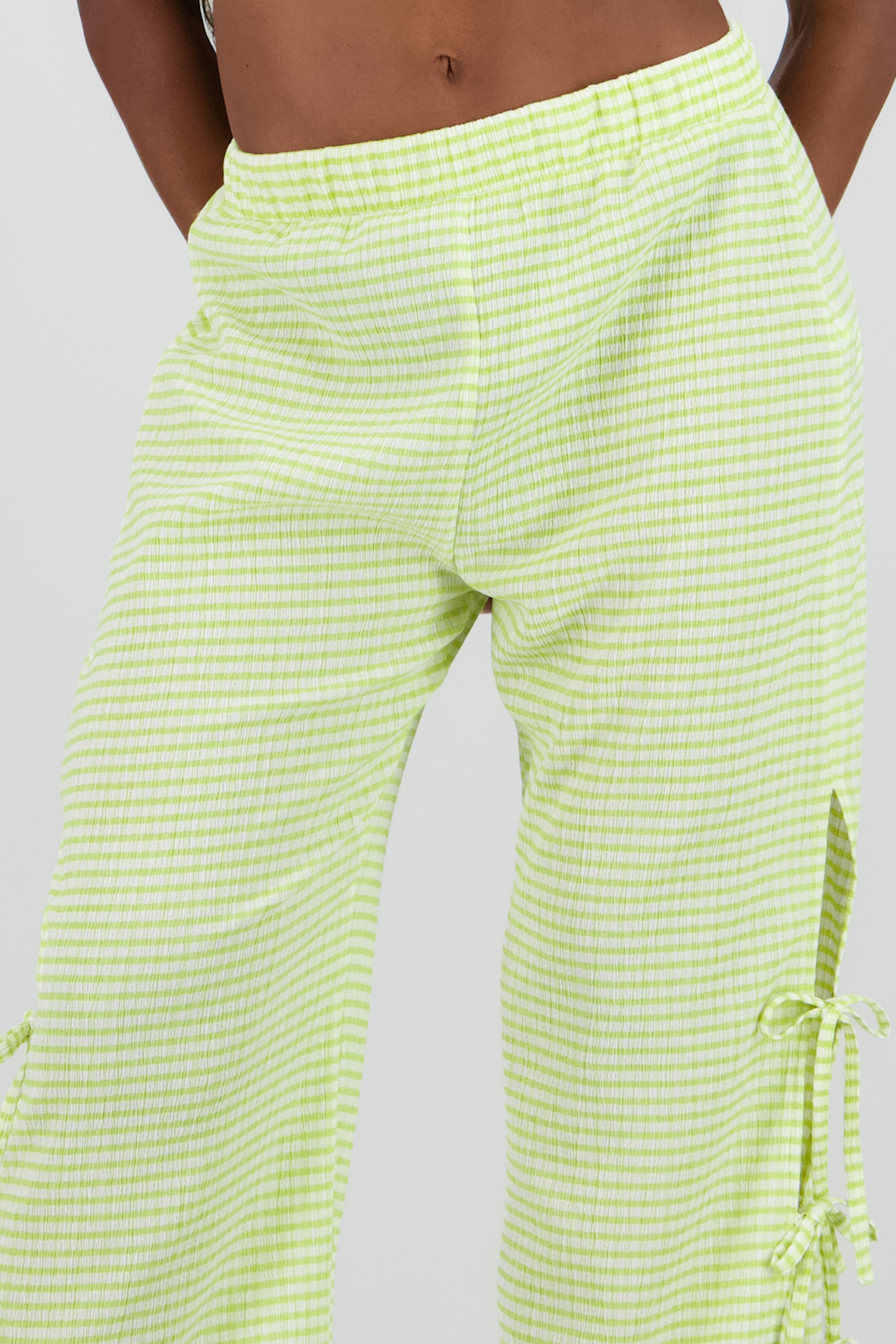 APPLE GREEN