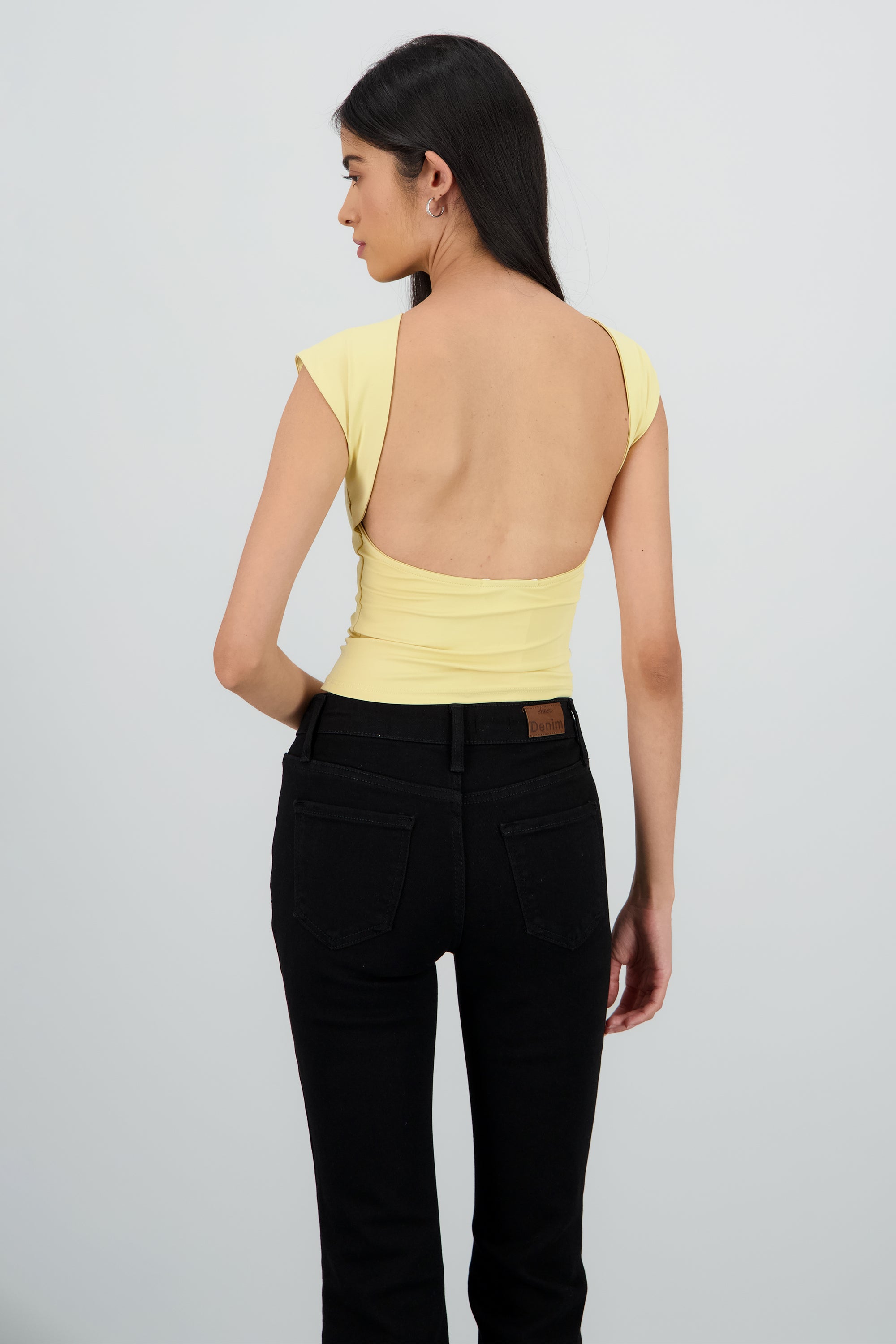 Top manga corta escote espalda AMARILLO PASTEL
