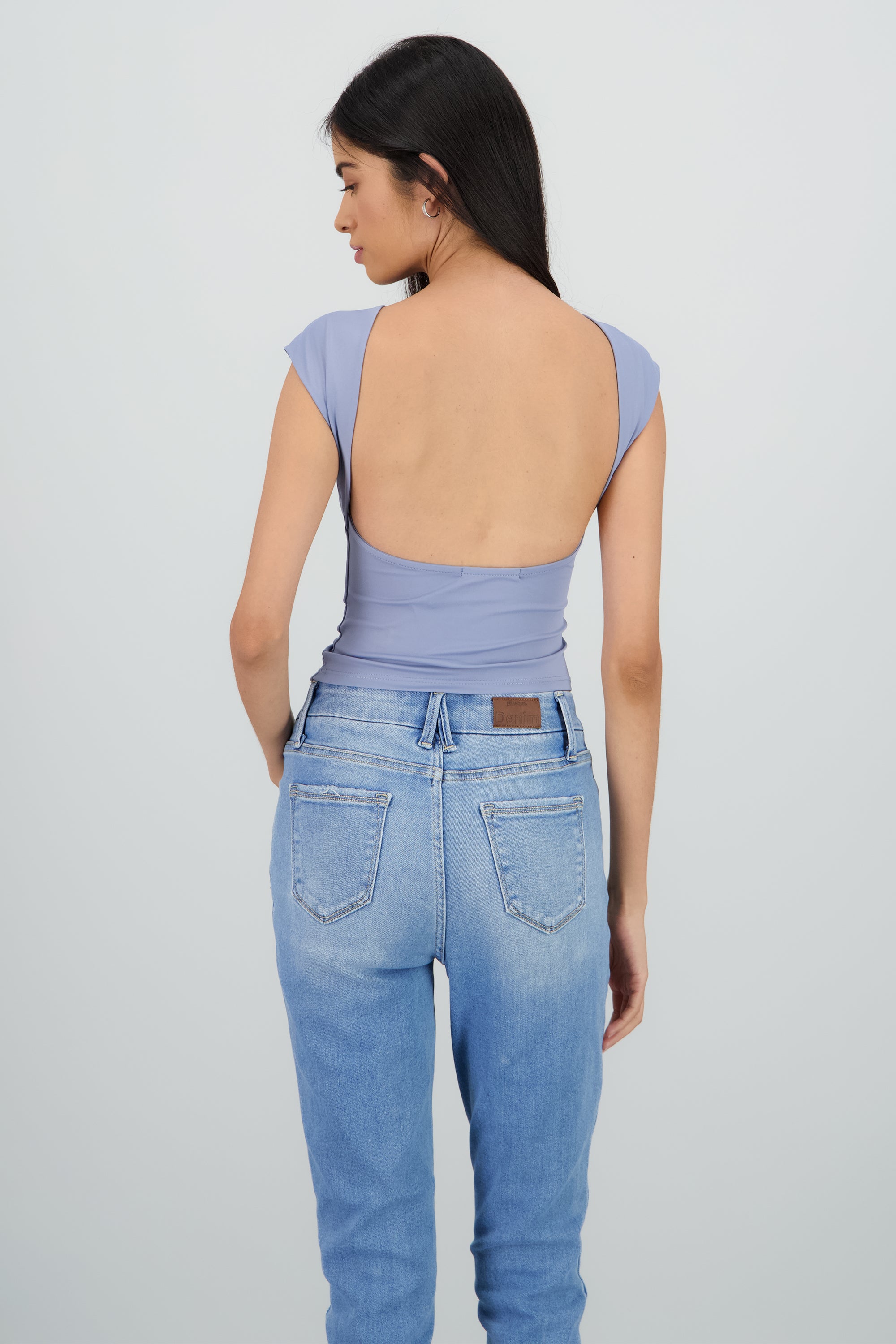 Top manga corta escote espalda AZUL PASTEL