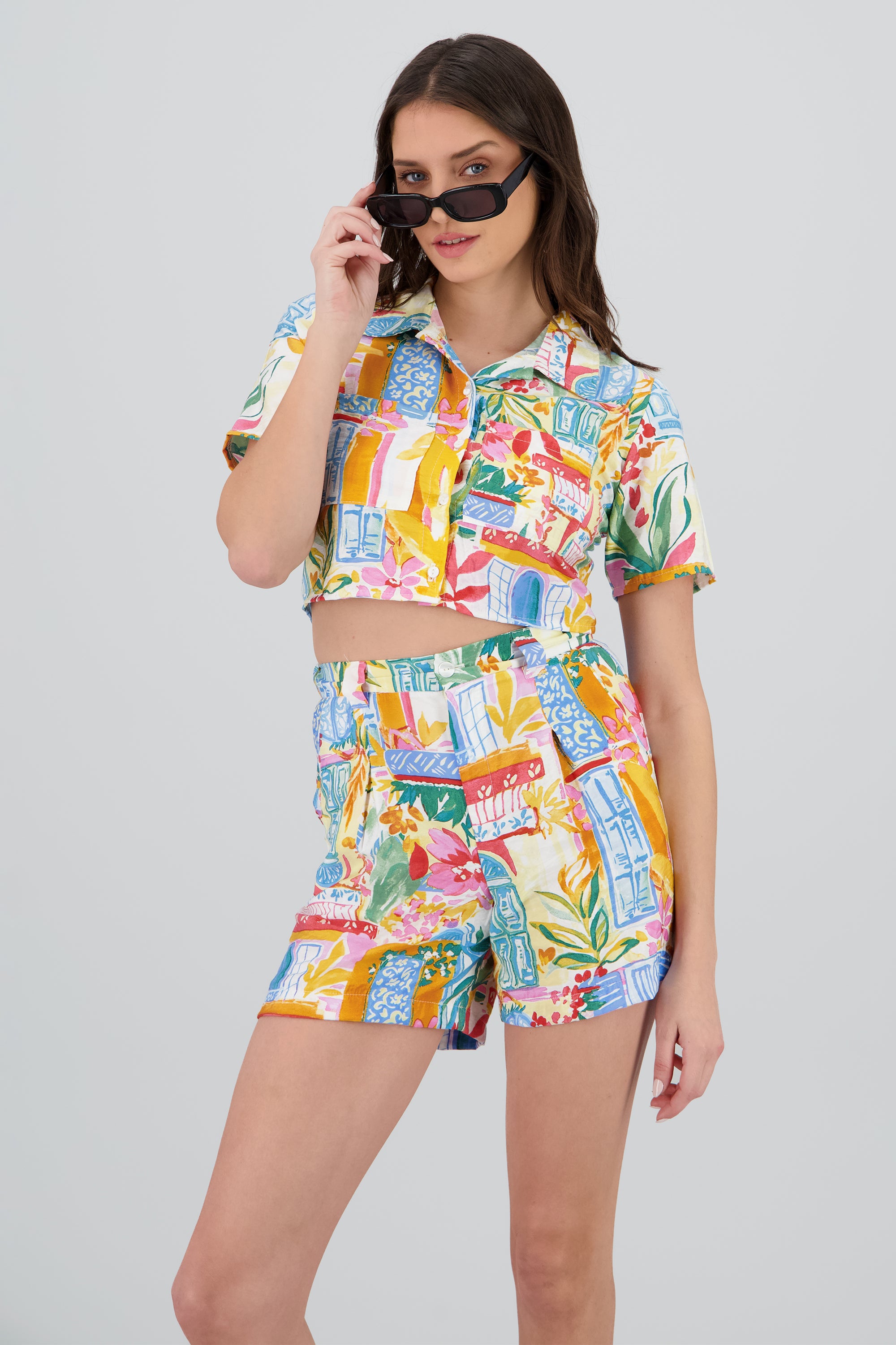 Camisa crop manga corta detalle cuello estampado MULTICOLOR
