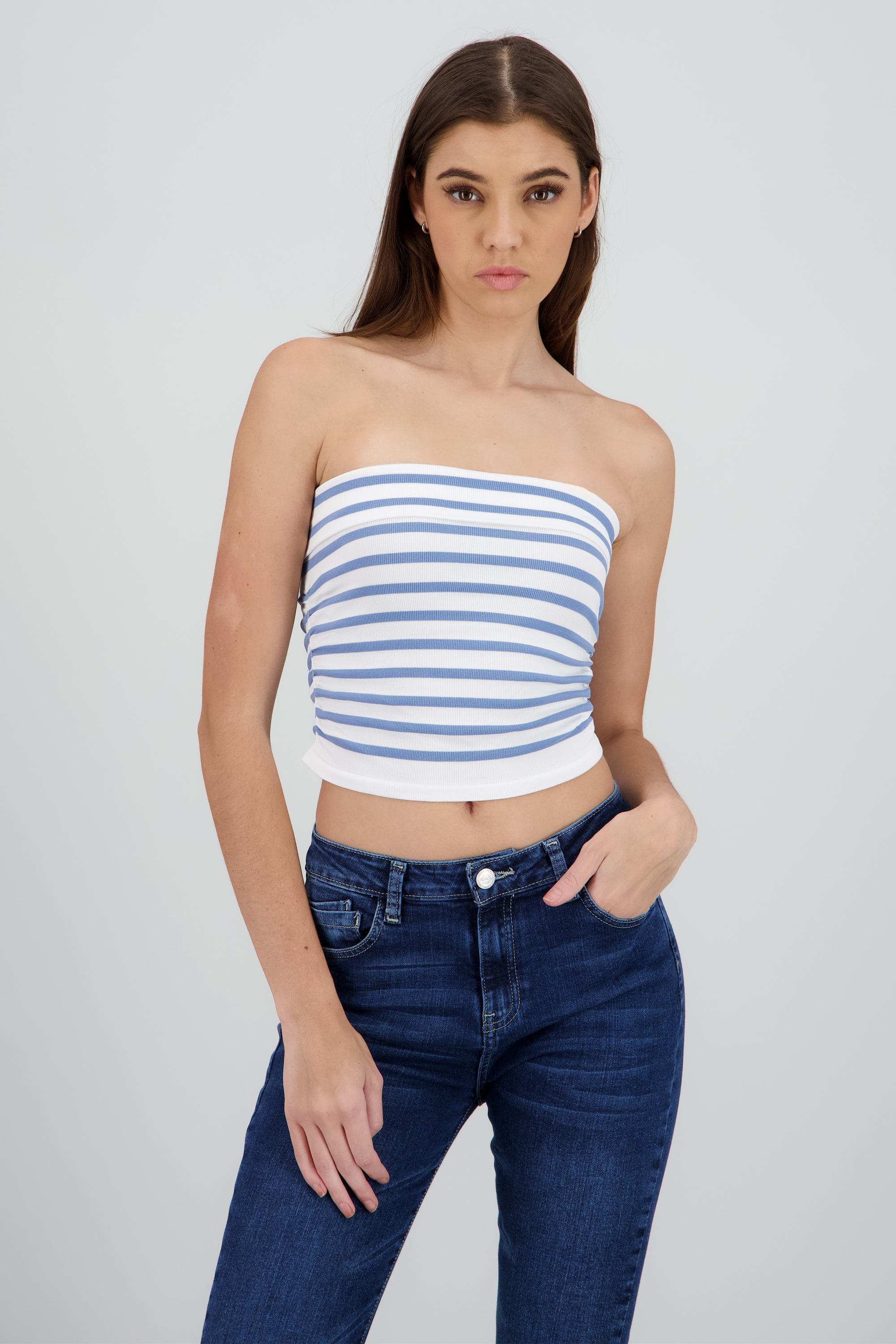 Top strapless de rayas con frunce de lado AZUL COMBO