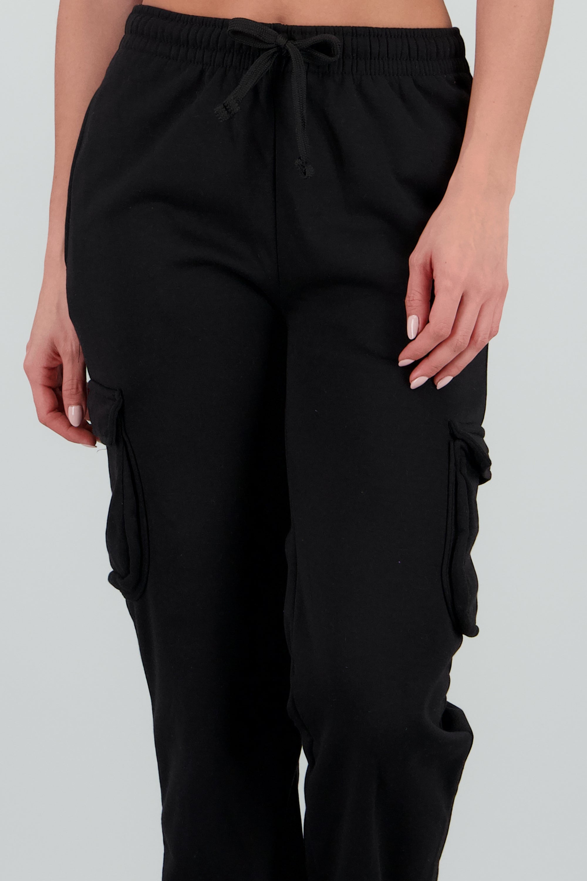 Jogger amplio con bolsas cargo NEGRO