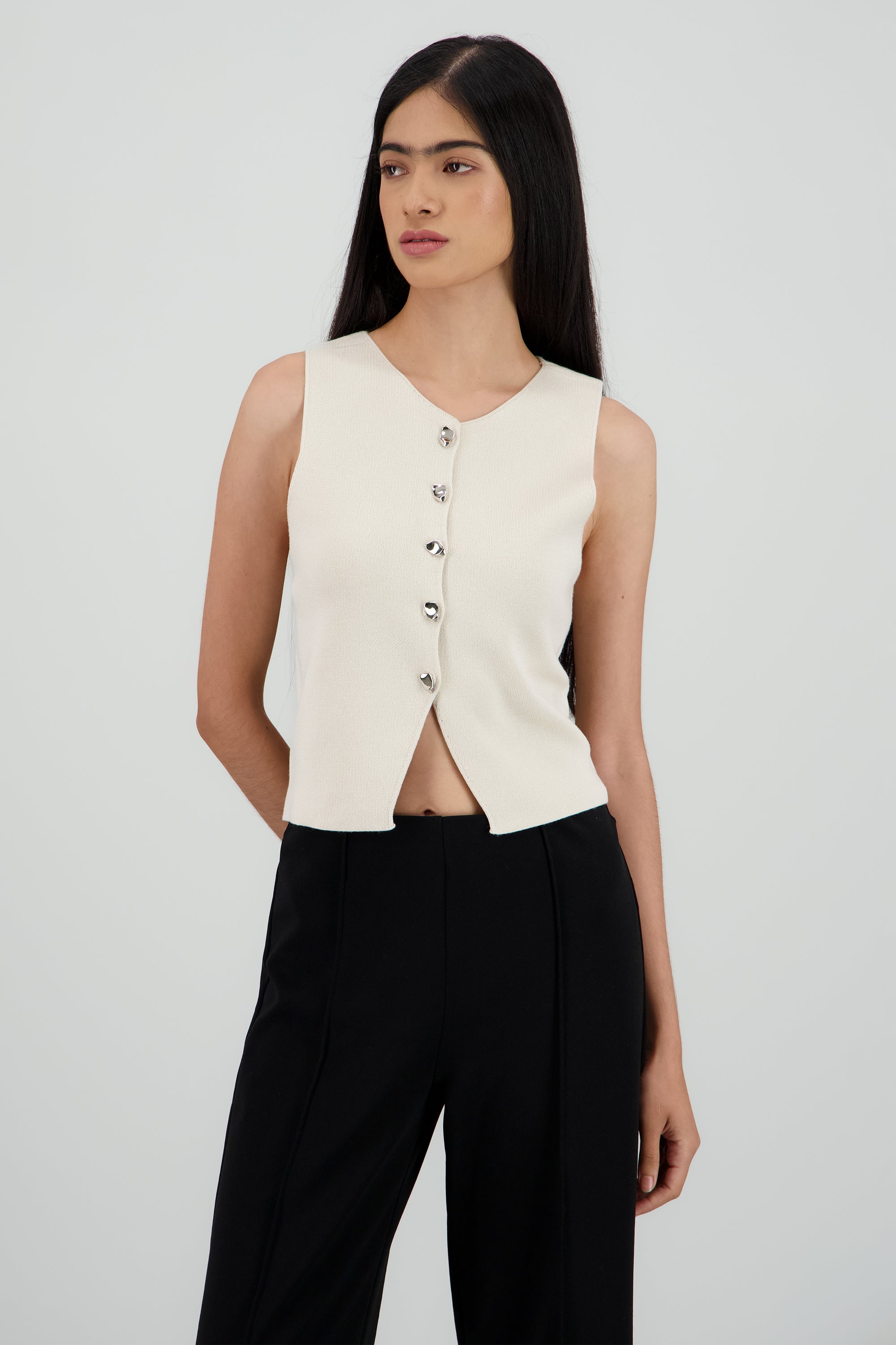 Top tejido con detalle de botones CREMA