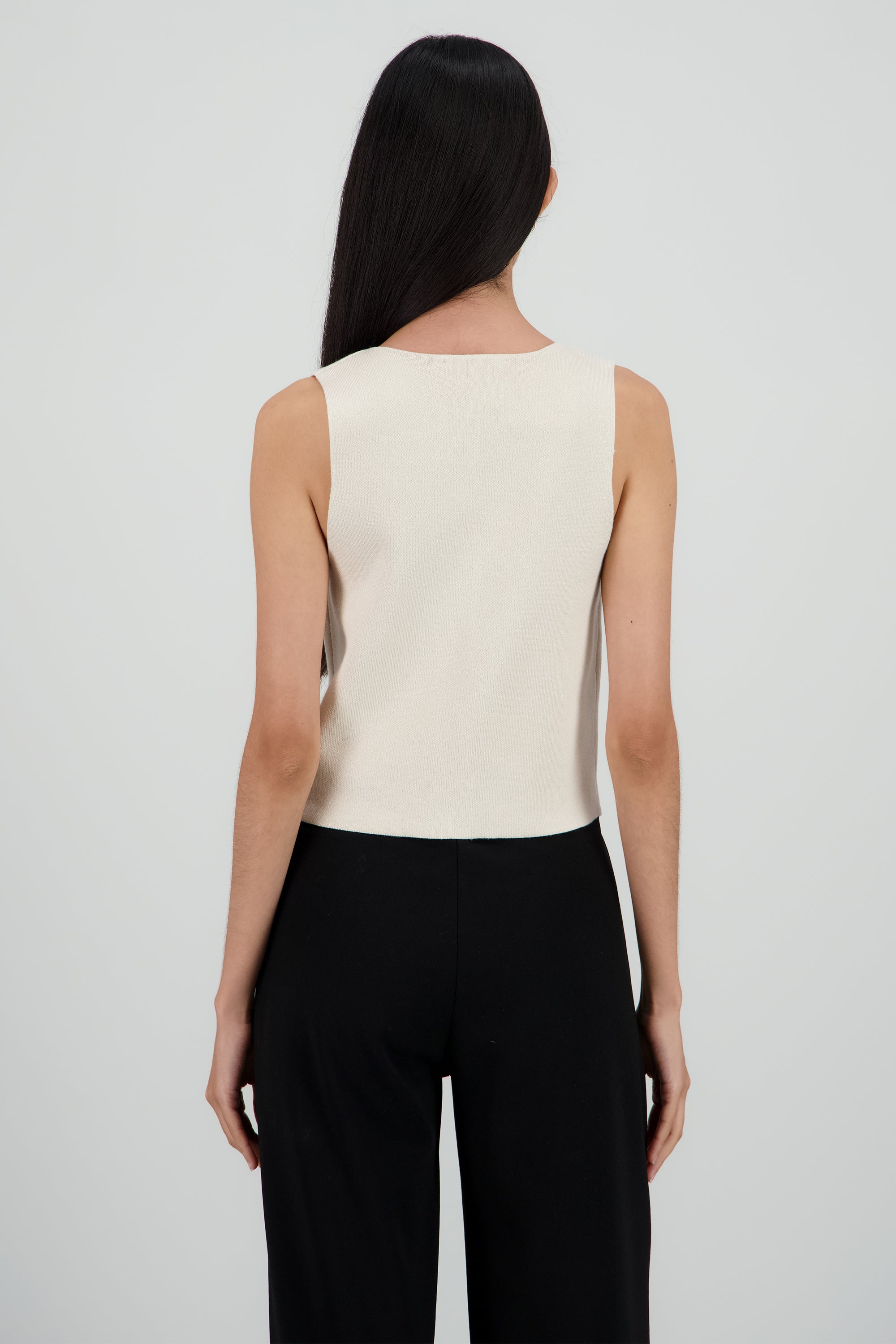 Top tejido con detalle de botones CREMA