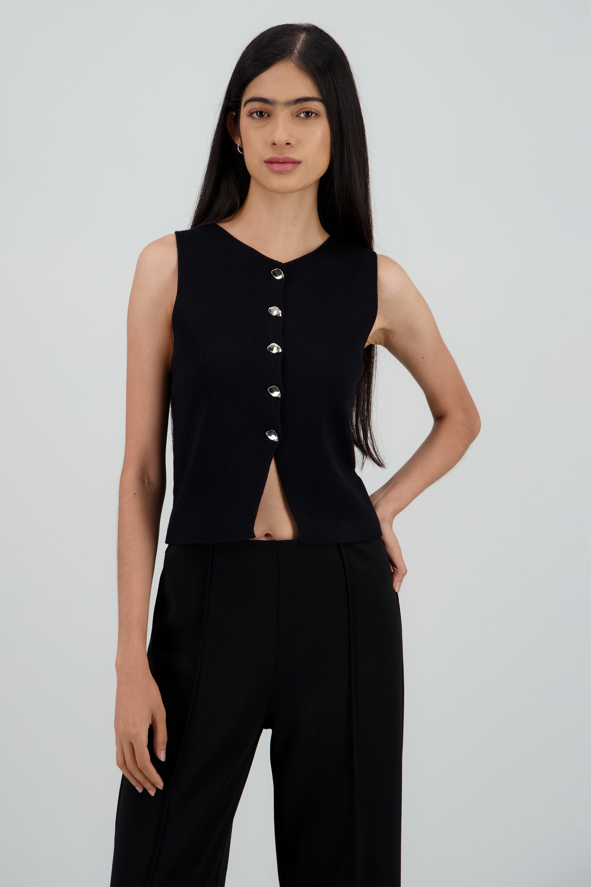 Top tejido con detalle de botones NEGRO