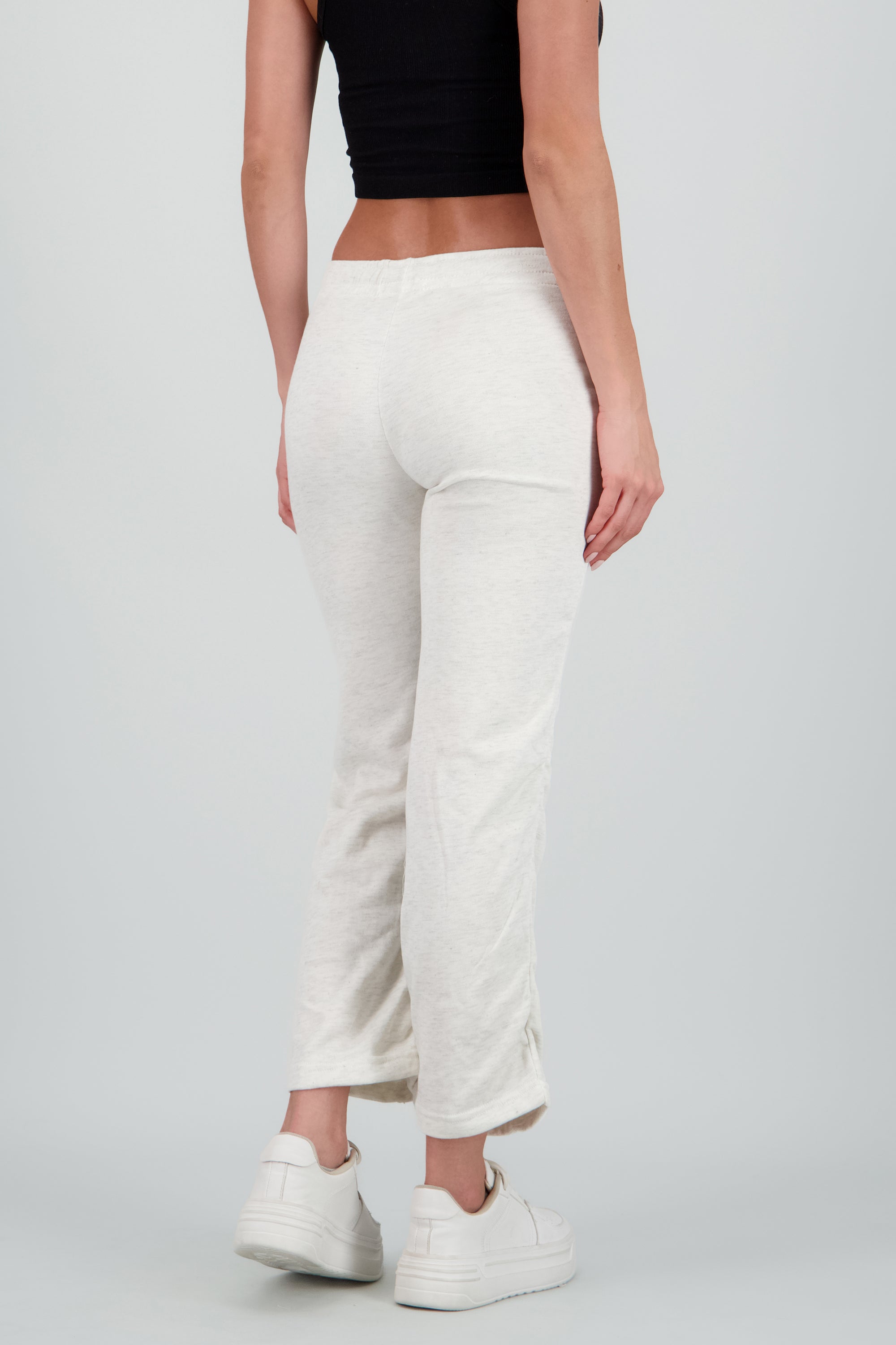 Jogger amplio liso ARENA