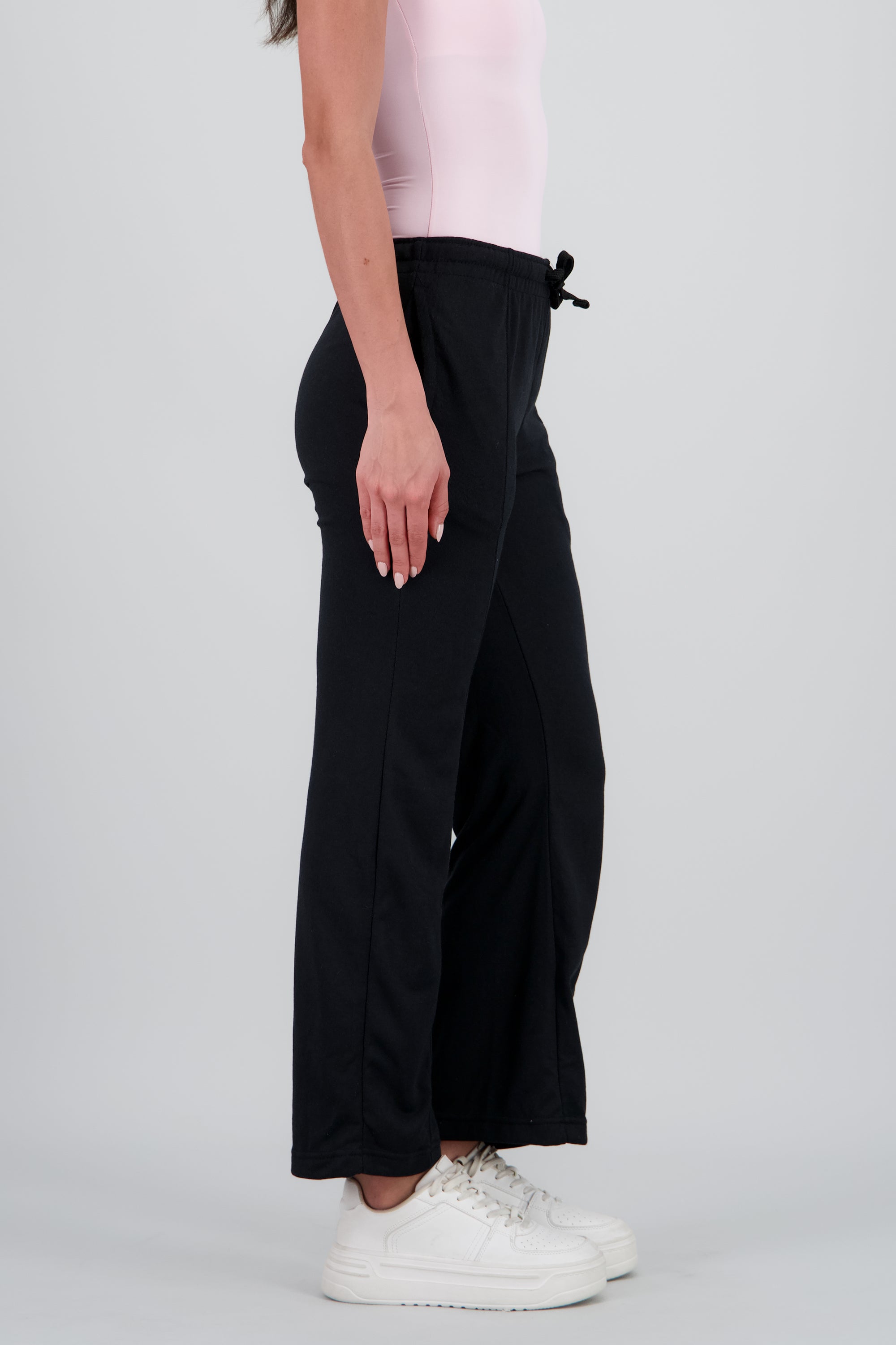 Jogger amplio liso NEGRO