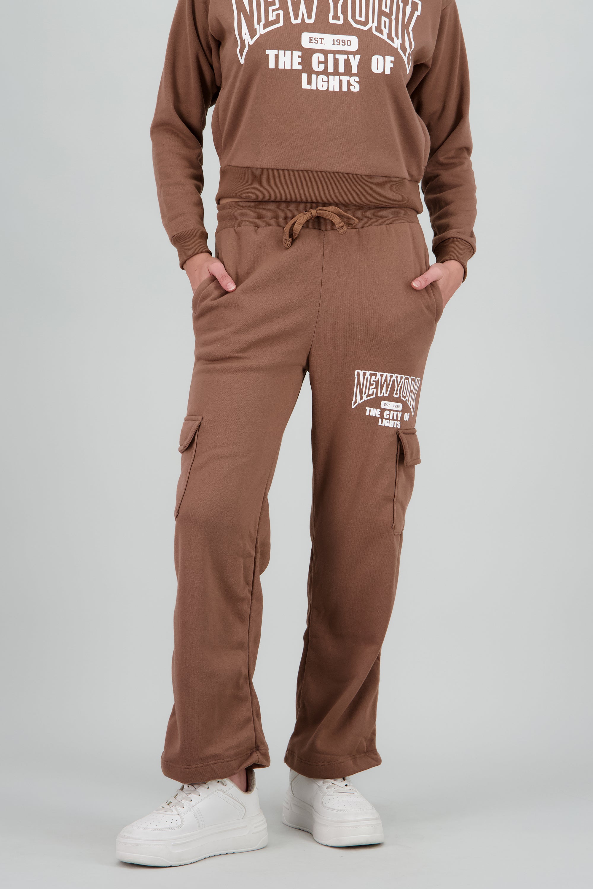 Jogger amplio cargo estampado CAFE