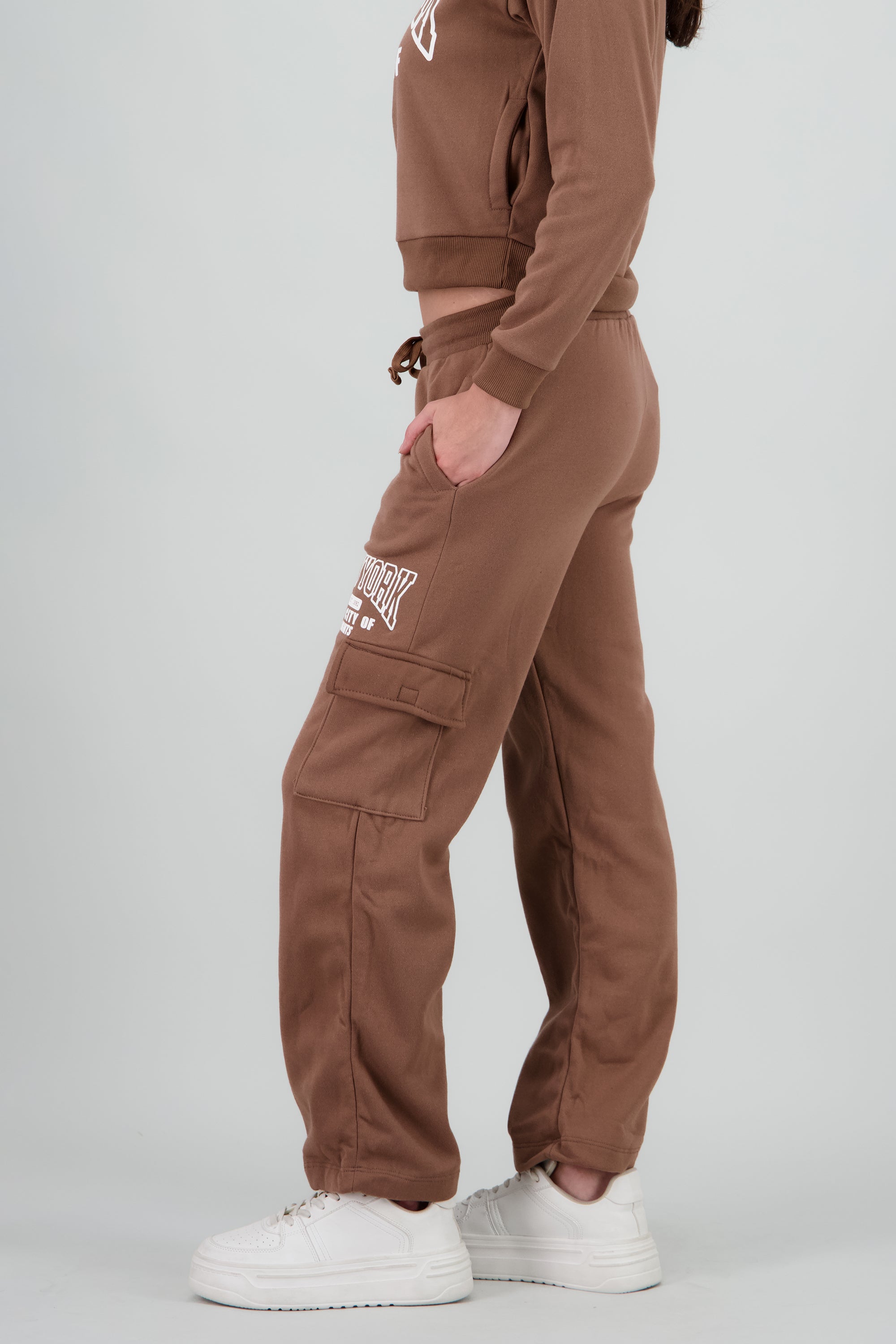 Jogger amplio cargo estampado CAFE