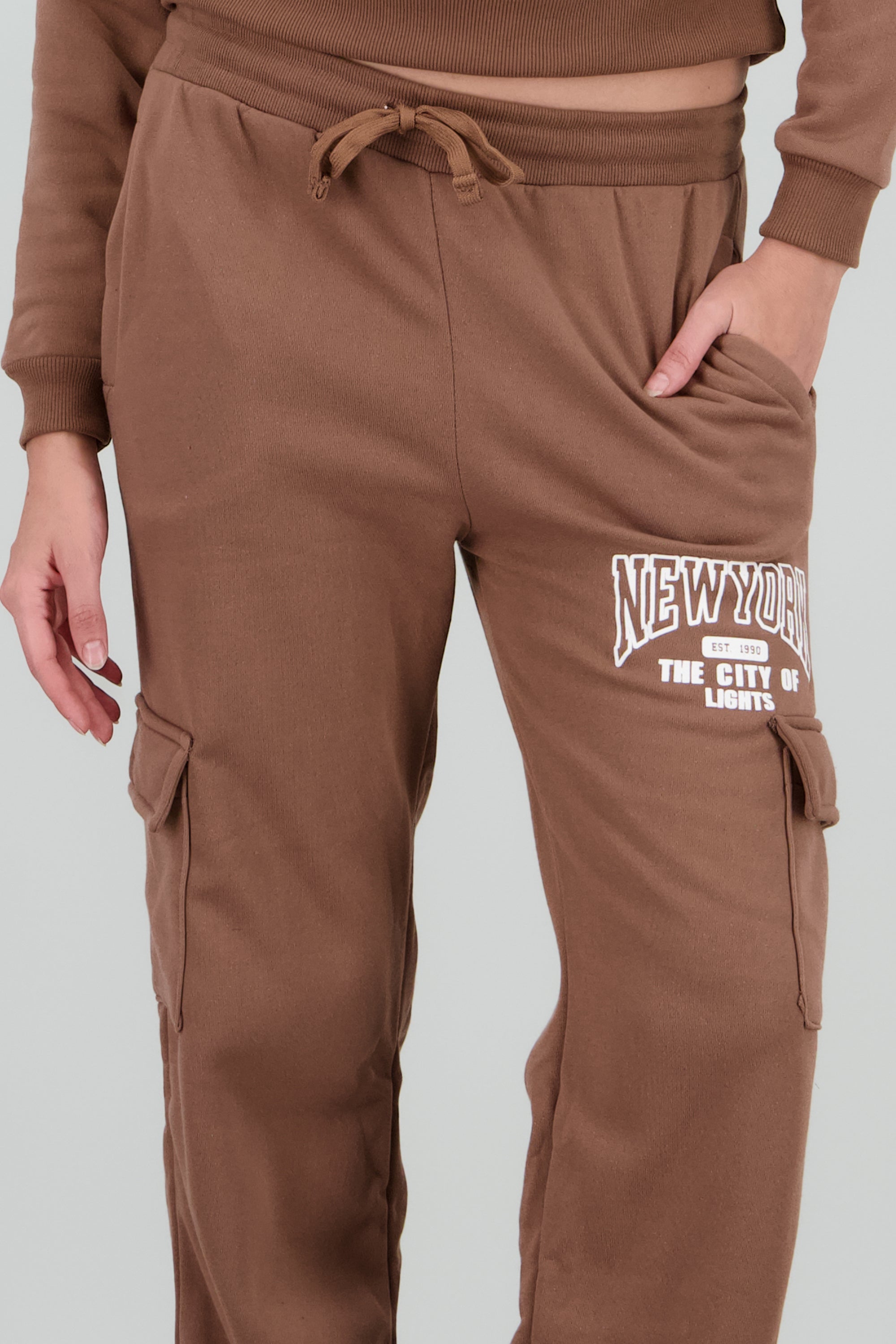 Jogger amplio cargo estampado CAFE