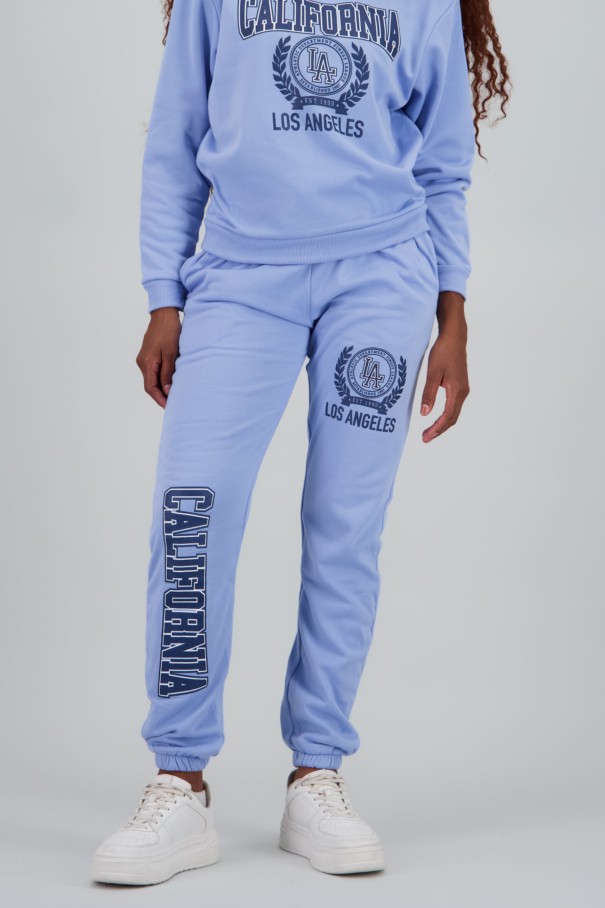 Jogger estampado california AZUL CIELO