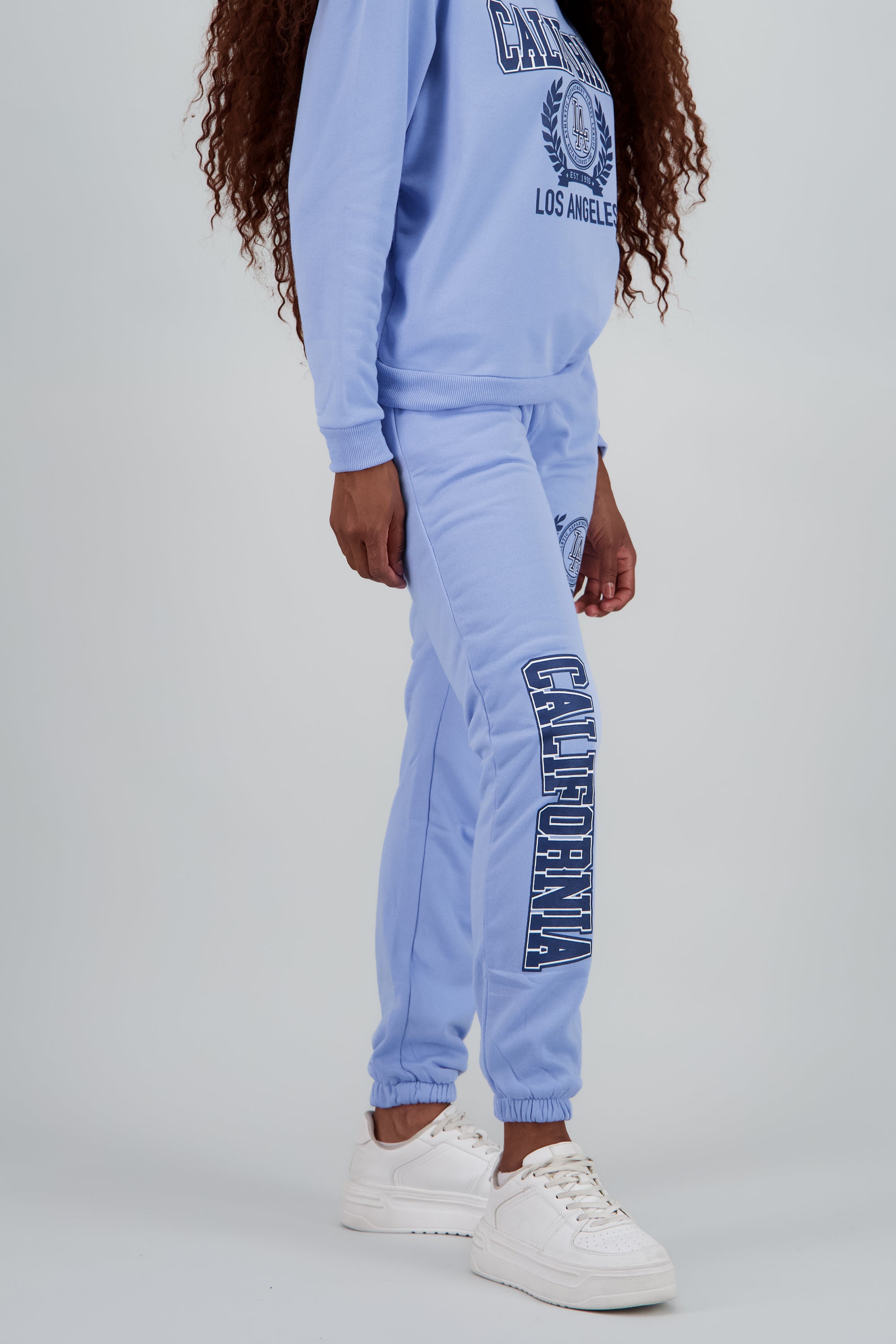 Jogger estampado california AZUL CIELO
