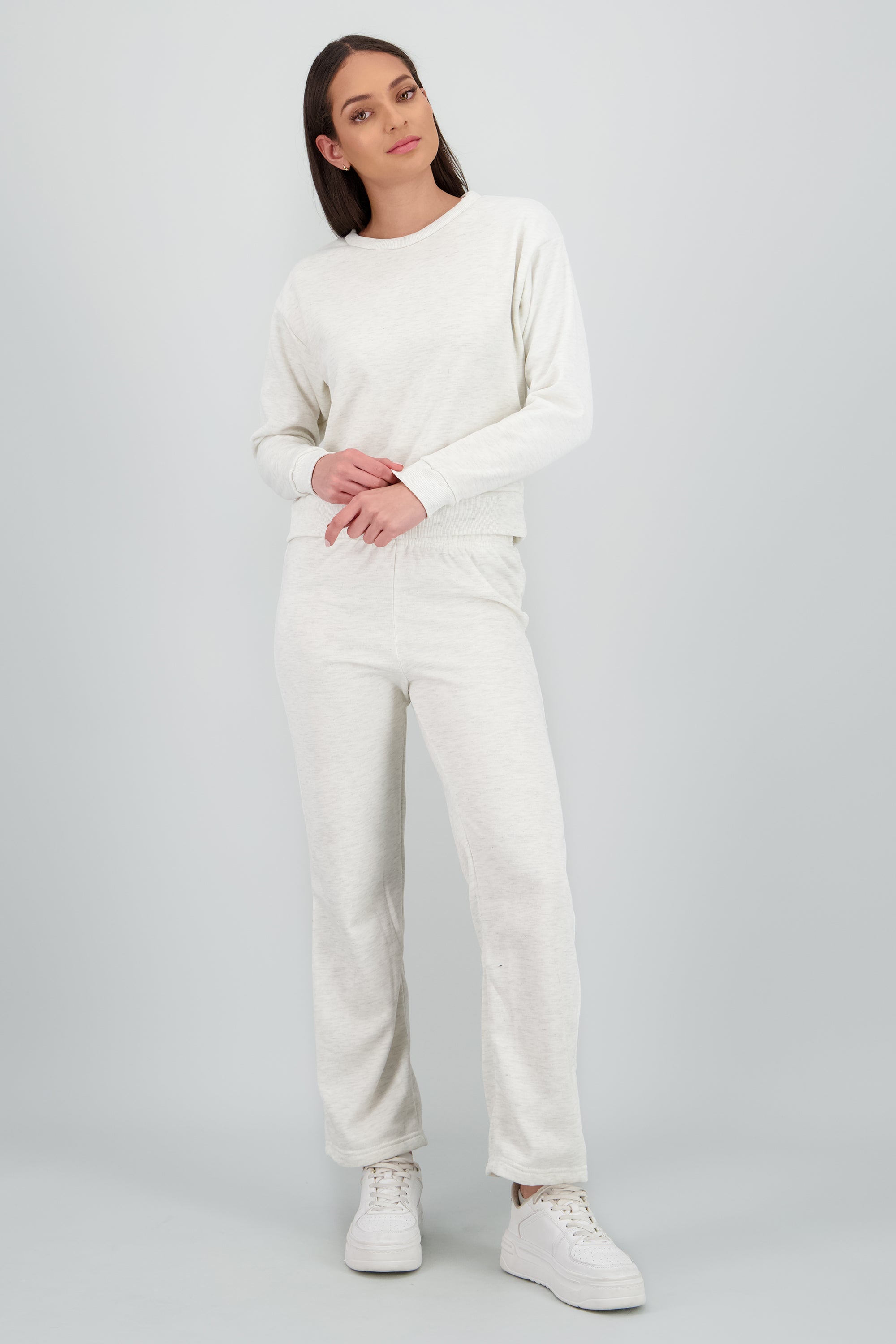 Jogger amplio liso ARENA