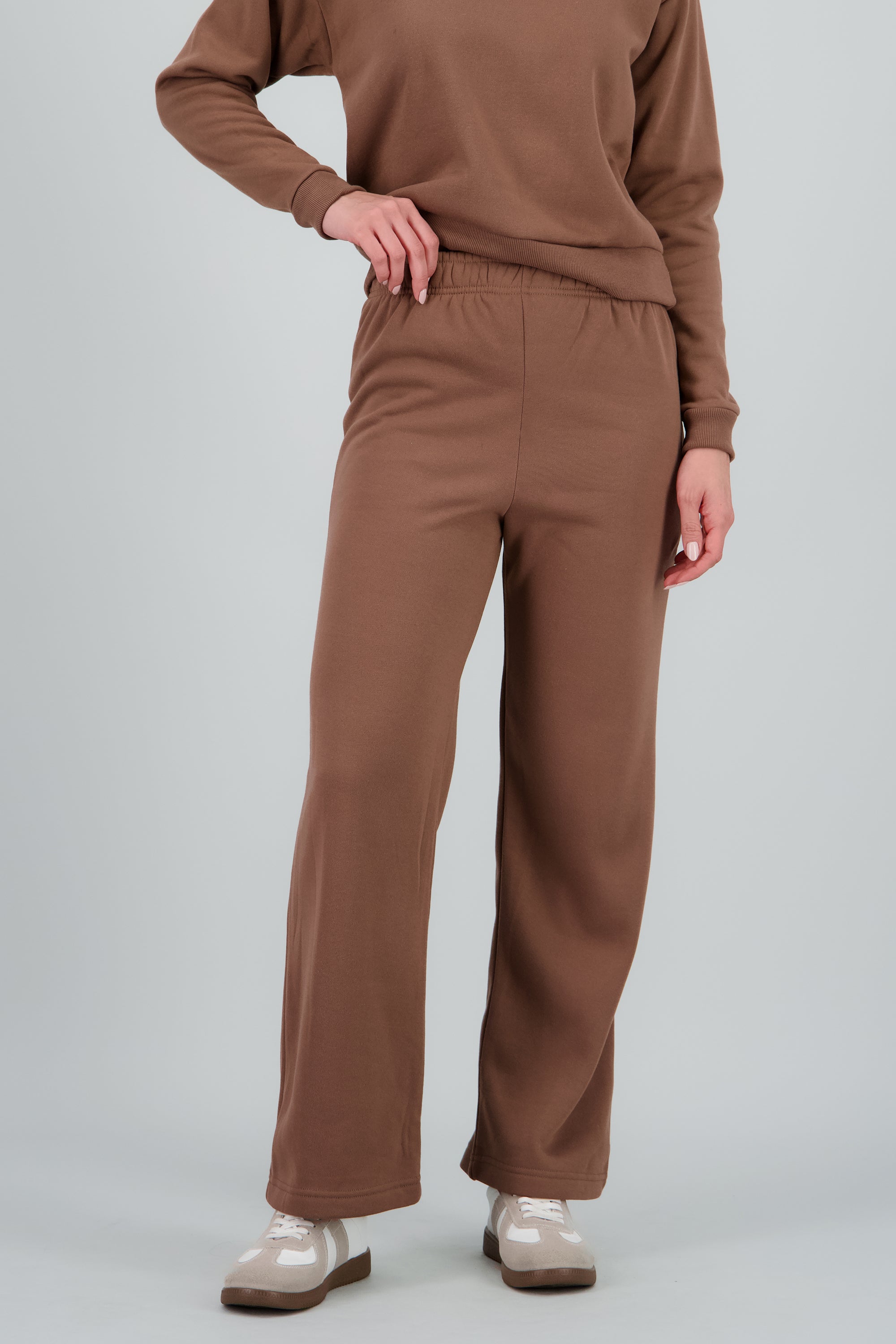 Jogger amplio liso CAFE