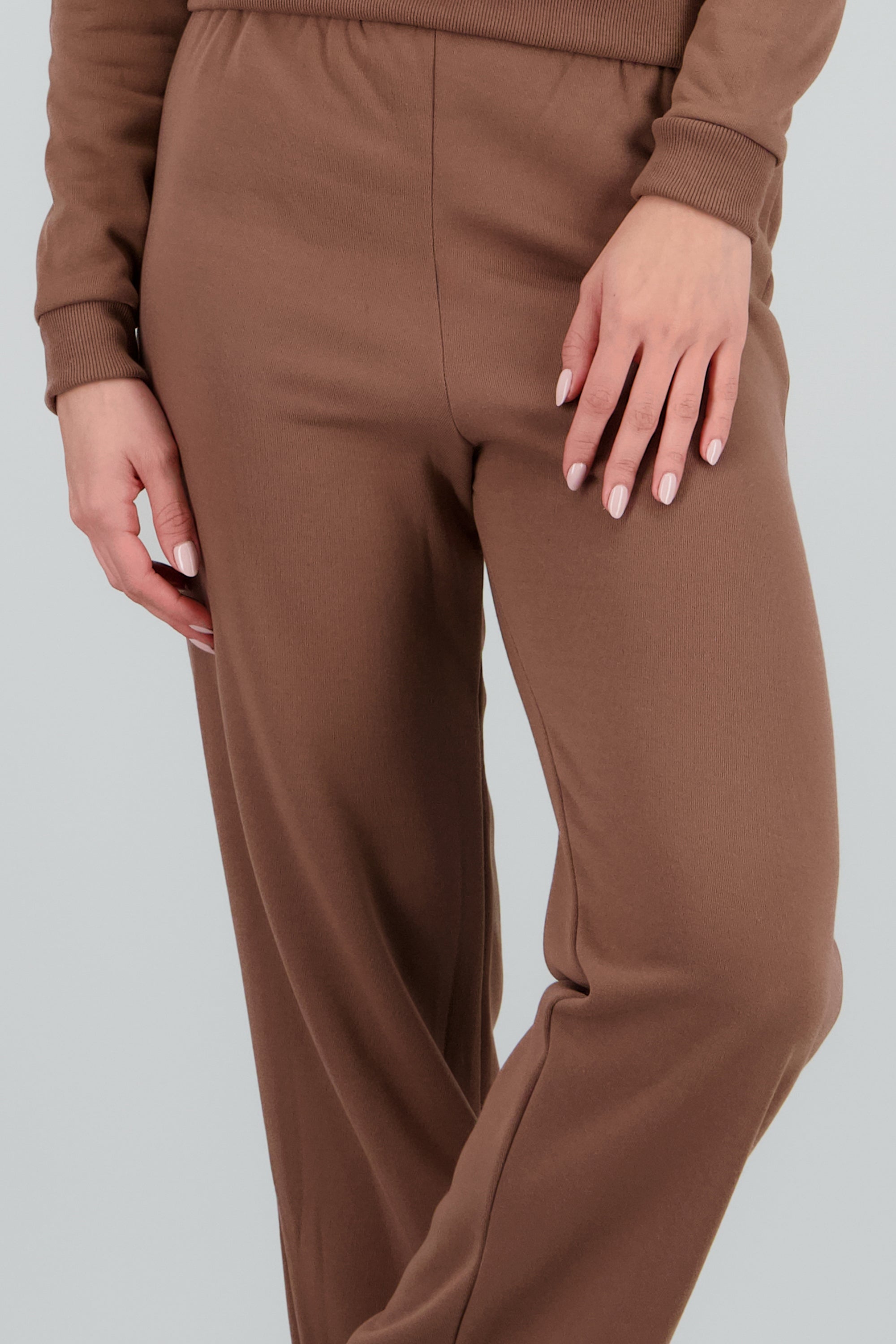 Jogger amplio liso CAFE