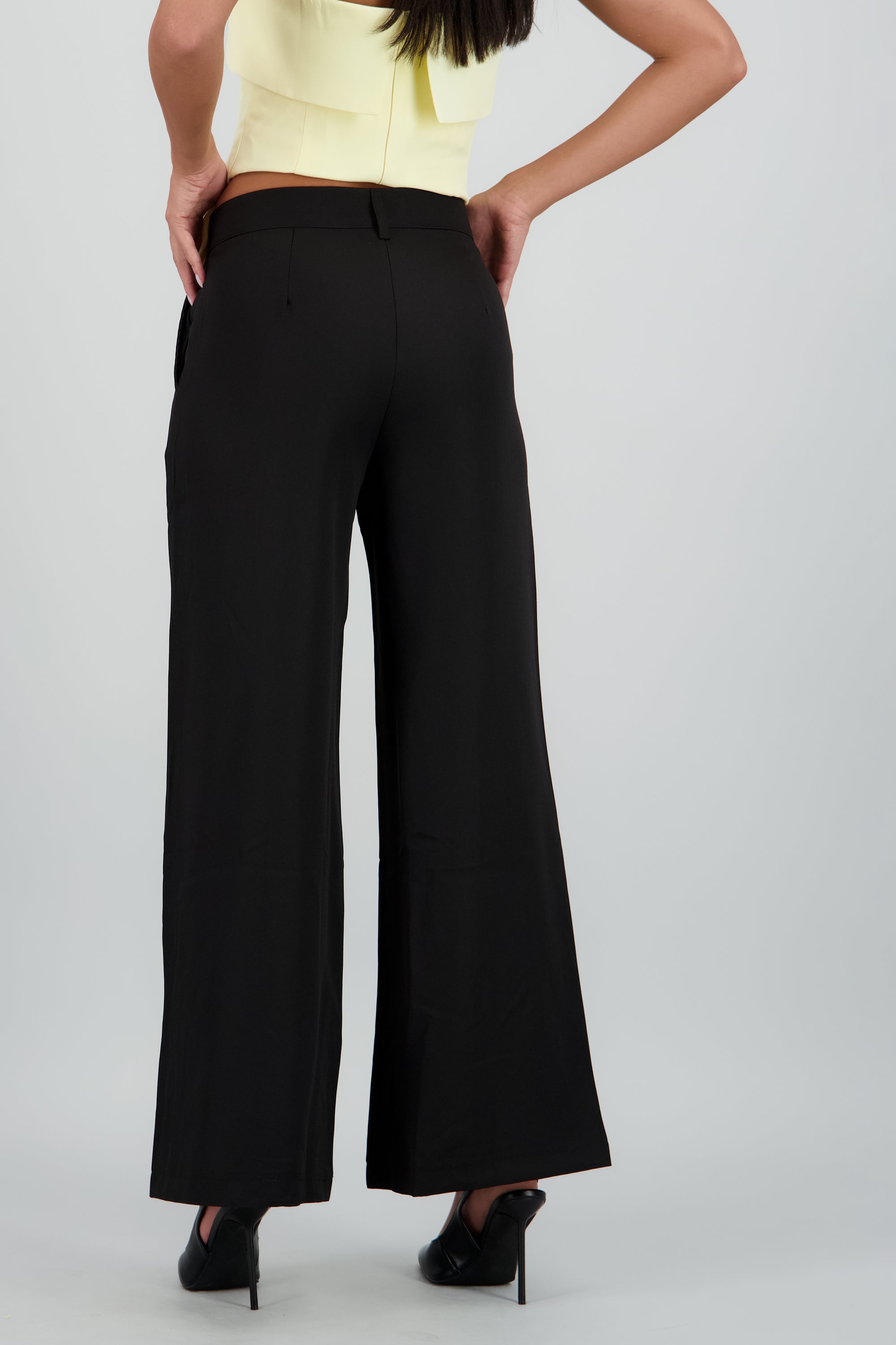 Pantalon amplio liso NEGRO
