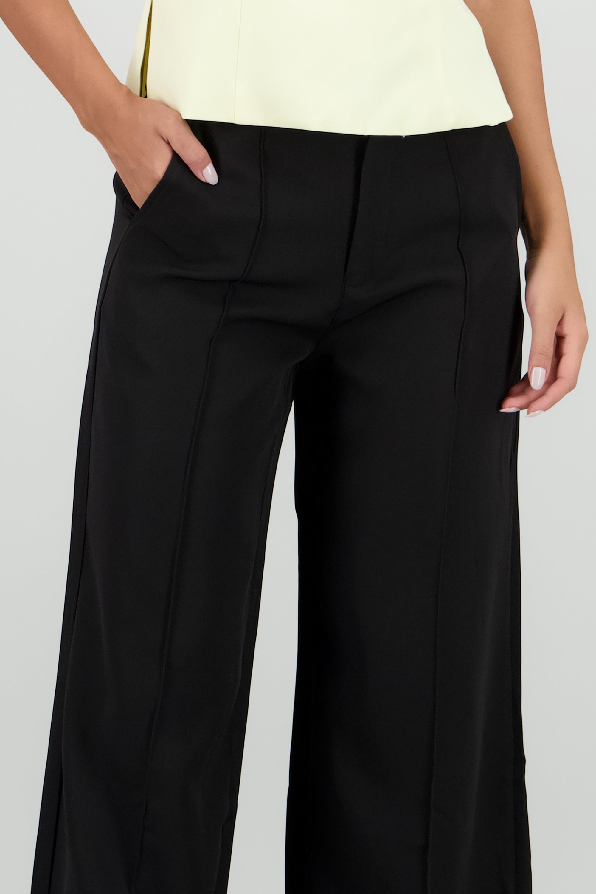 Pantalon amplio liso NEGRO