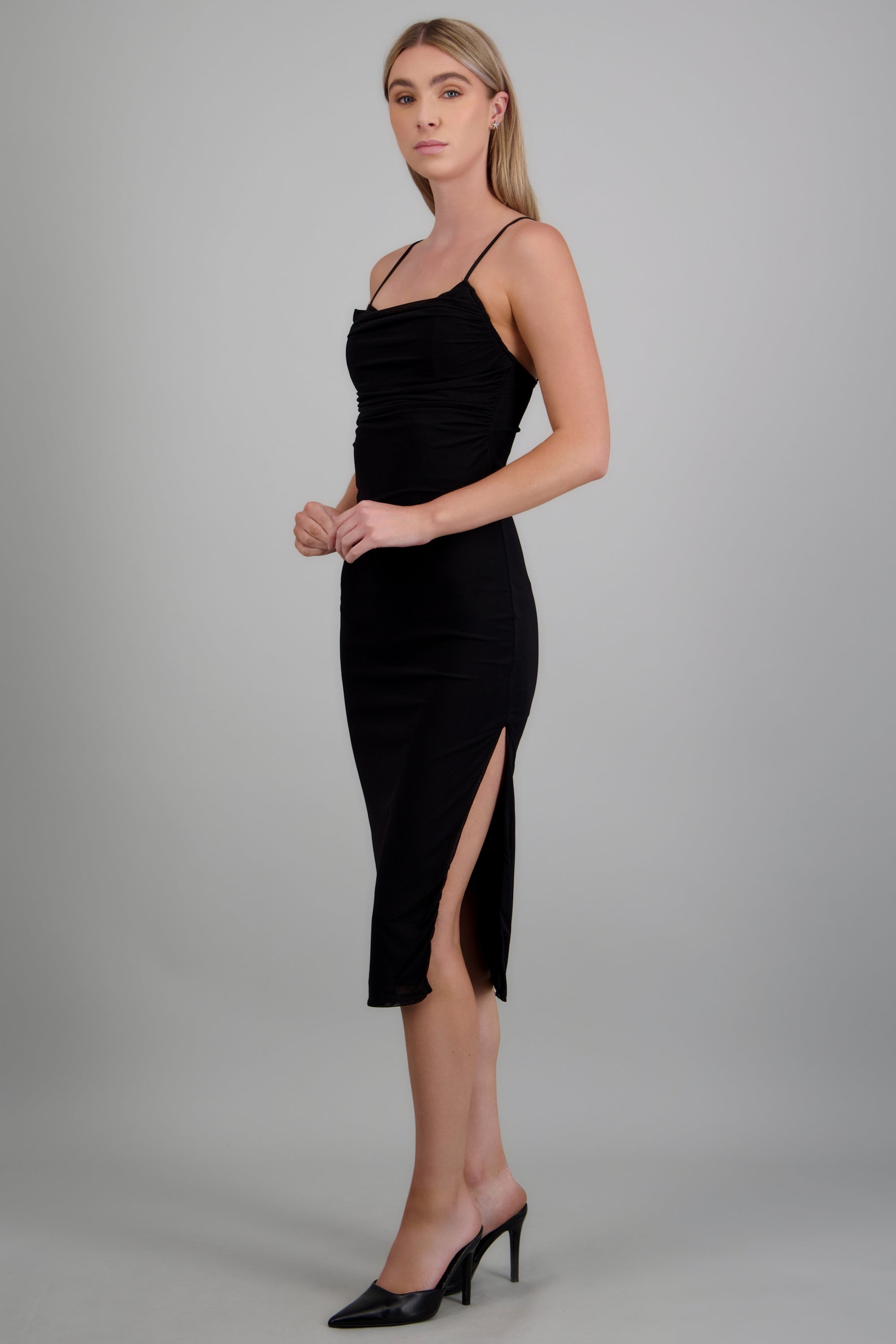 Vestido midi mesh fruncido con copas NEGRO