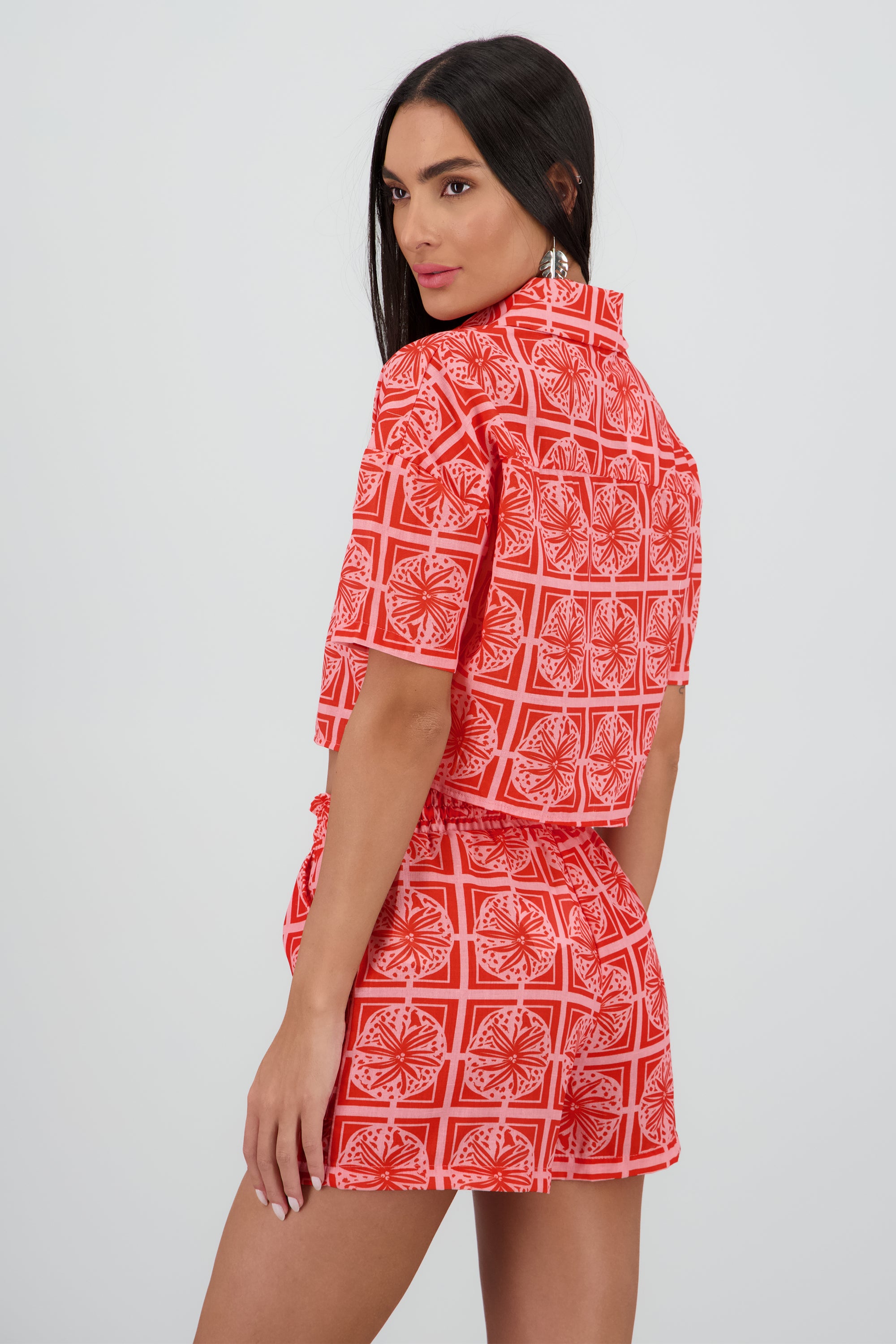 Camisa estampada tropical tipo resort ROJO COMBO