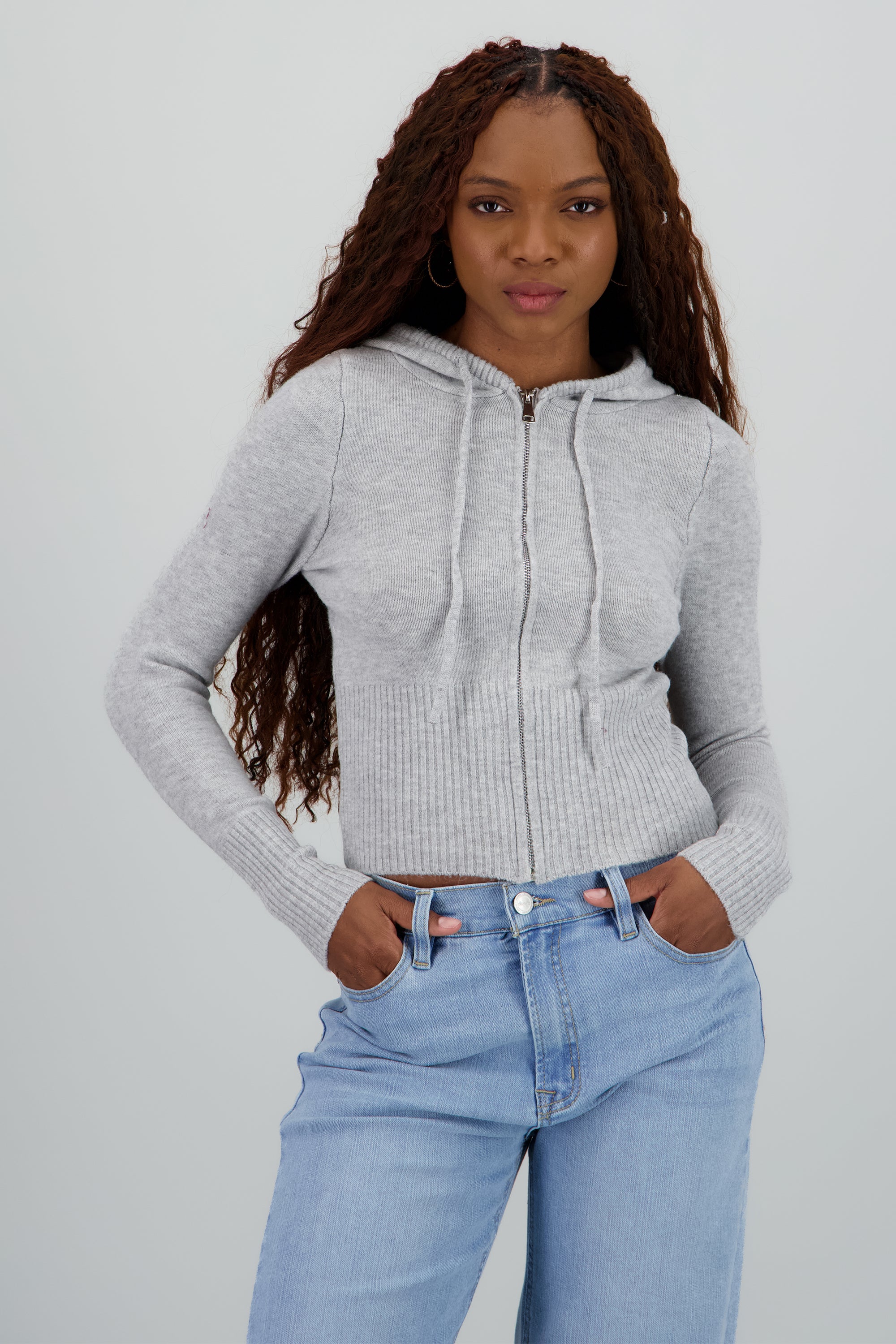 Sueter con cierre y gorro GRIS