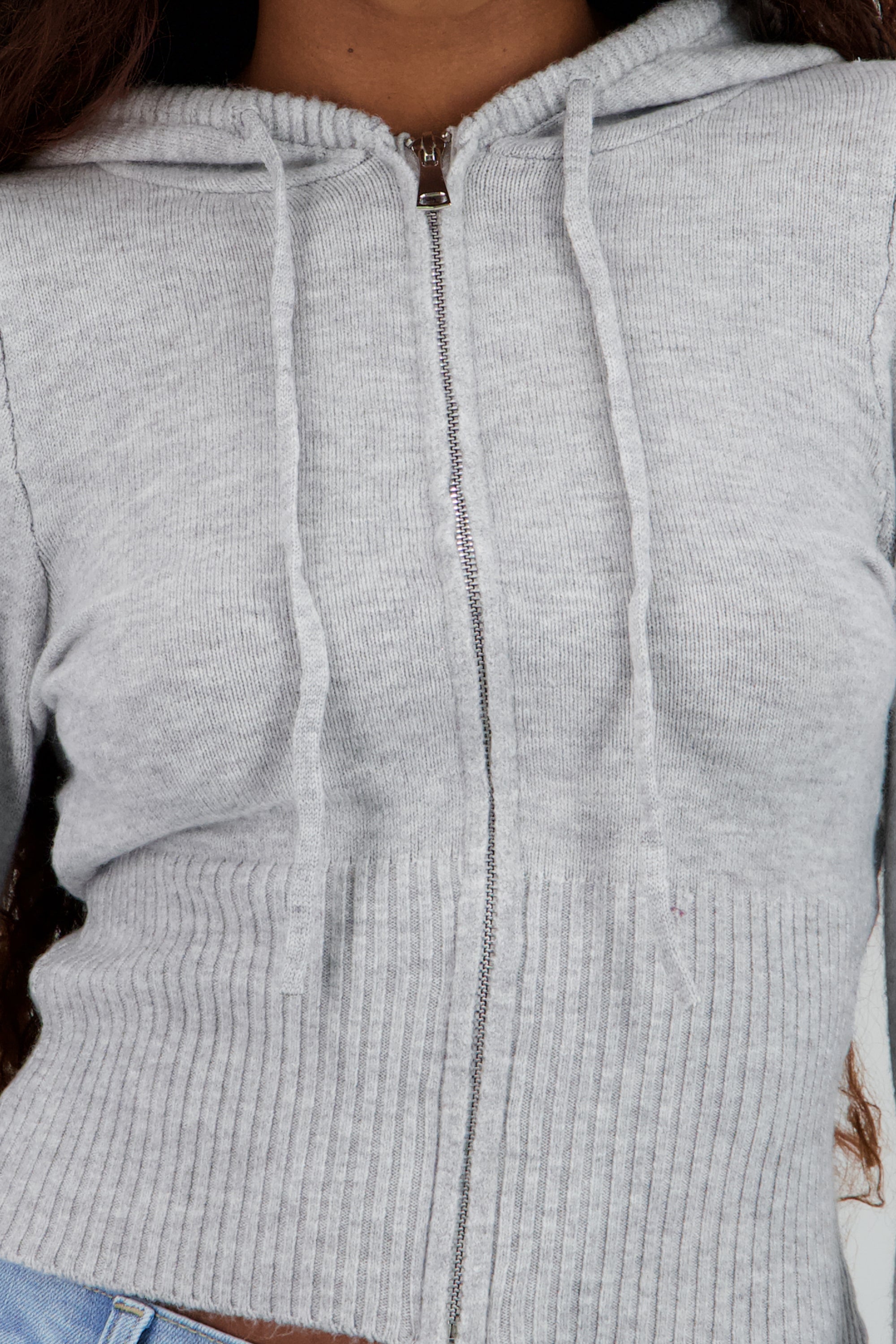 Sueter con cierre y gorro GRIS