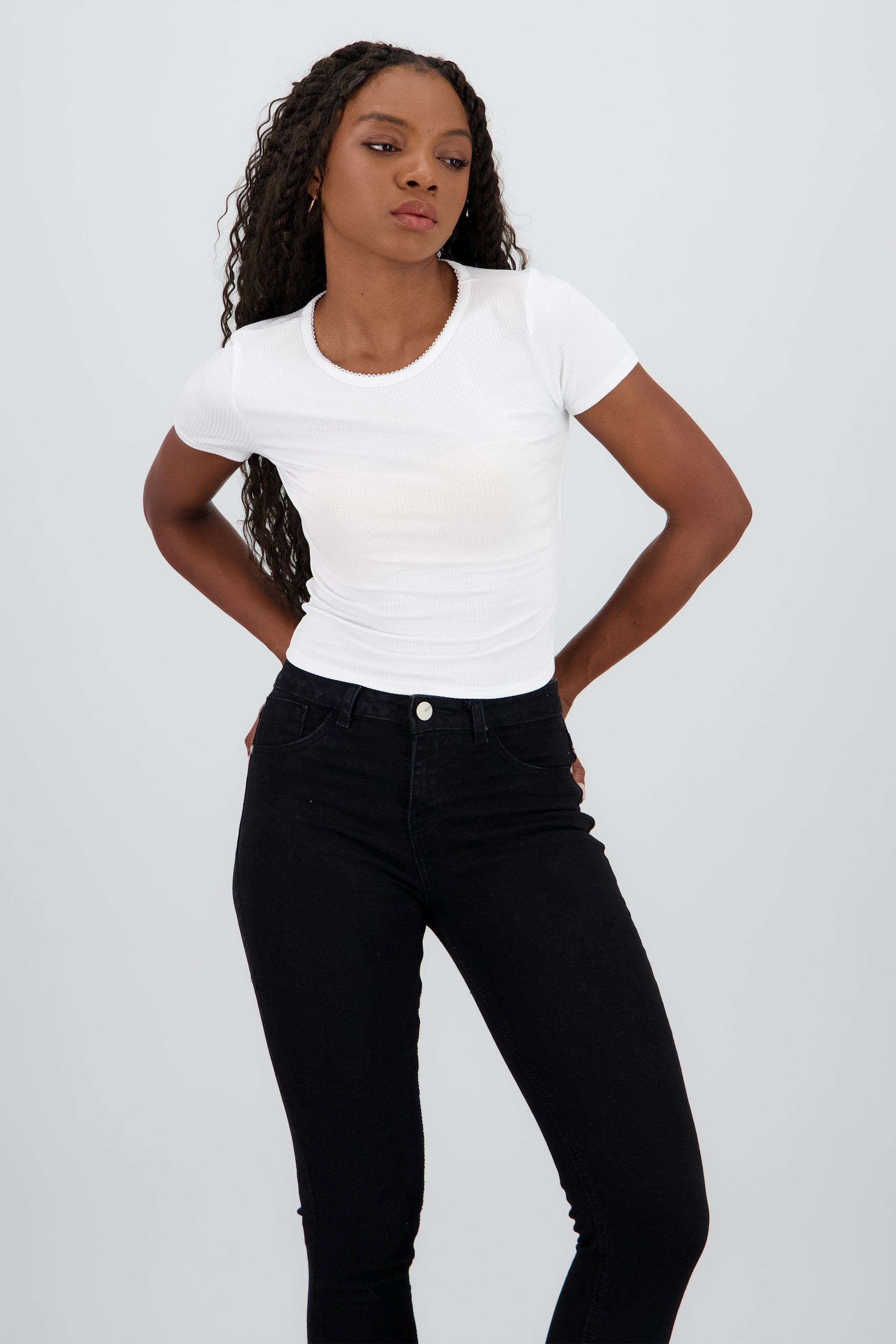 Top manga corta encaje escote BLANCO