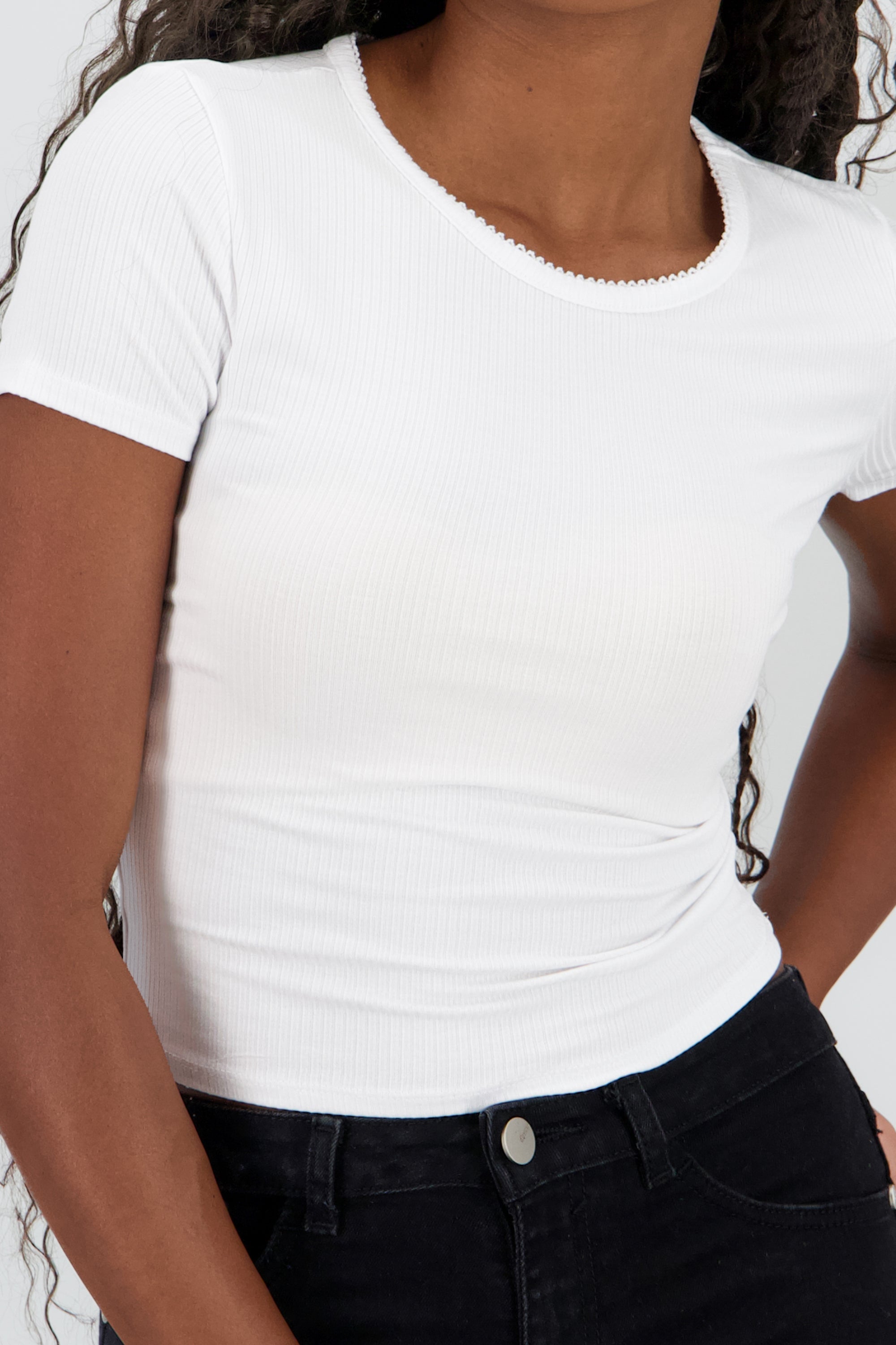 Top manga corta encaje escote BLANCO